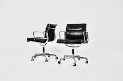 Soft Pad Chair aus schwarzem Leder von Charles und Ray Eames für Icf, 1970er Jahre, 2 Exemplare