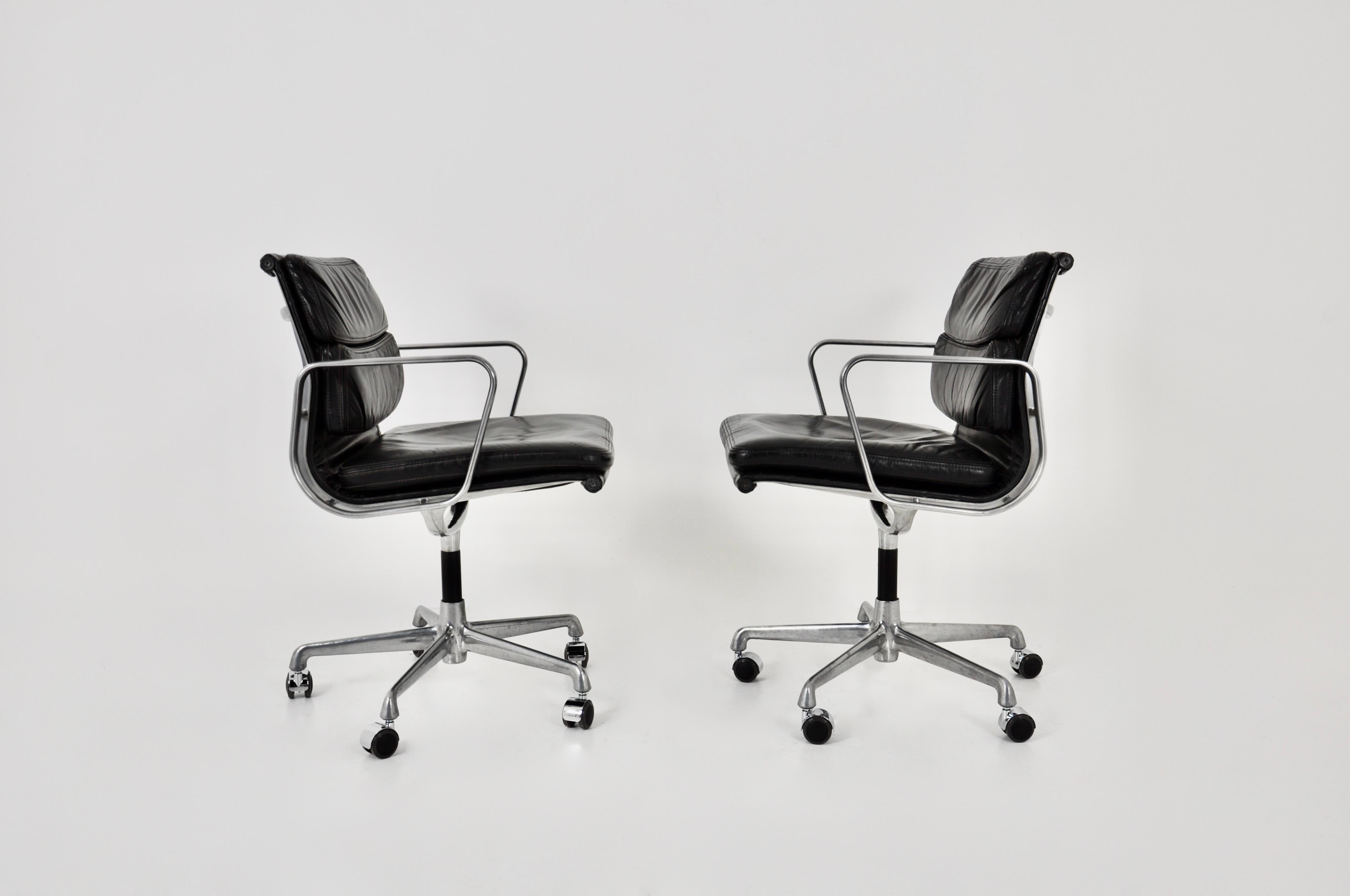 Black Leather Soft Pad Chair by Charles and Ray Eames for Icf, 1970s, Set of 2 In Good Condition In Lasne, BE