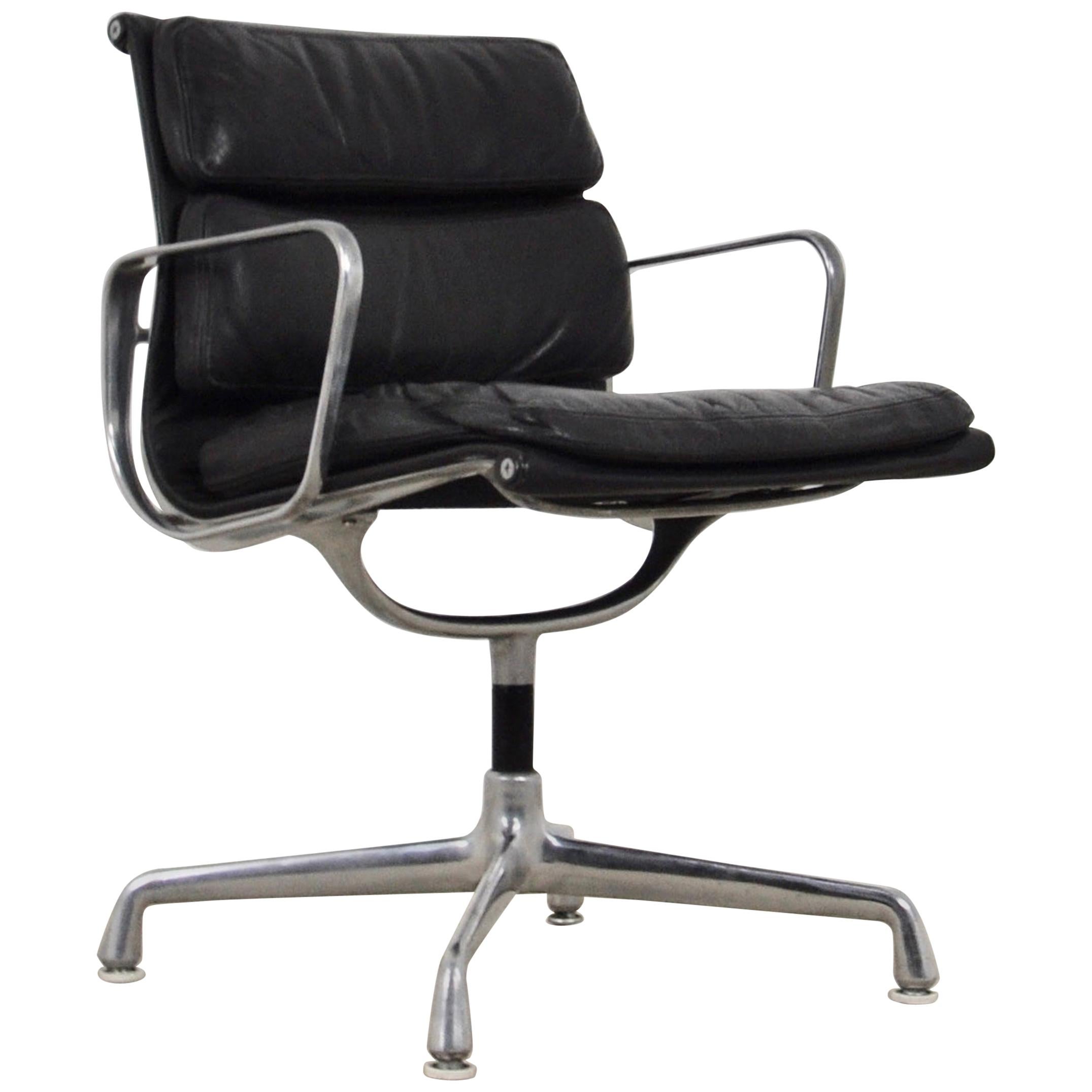 Charles and Ray Eames Office Chairs Desk 103 For Sale at 1stDibs