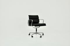 Soft Pad-Stuhl aus schwarzem Leder von Charles & Ray Eames für ICF, 1970er Jahre