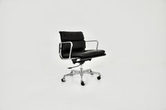 Soft Pad-Stuhl aus schwarzem Leder von Charles & Ray Eames fr ICF, 1970er Jahre