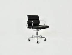 Soft Pad-Stuhl aus schwarzem Leder von Charles & Ray Eames fr ICF, 1970er Jahre