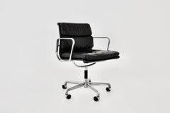 Soft Pad-Stuhl aus schwarzem Leder von Charles & Ray Eames für ICF, 1970er Jahre
