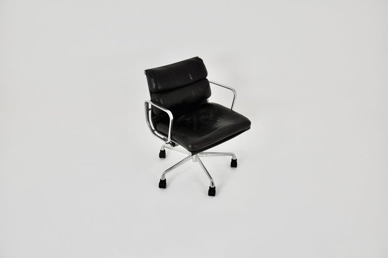 Mid-Century Modern Black Leather Soft Pad Chair by Charles & Ray Eames for ICF, 1970s For Sale