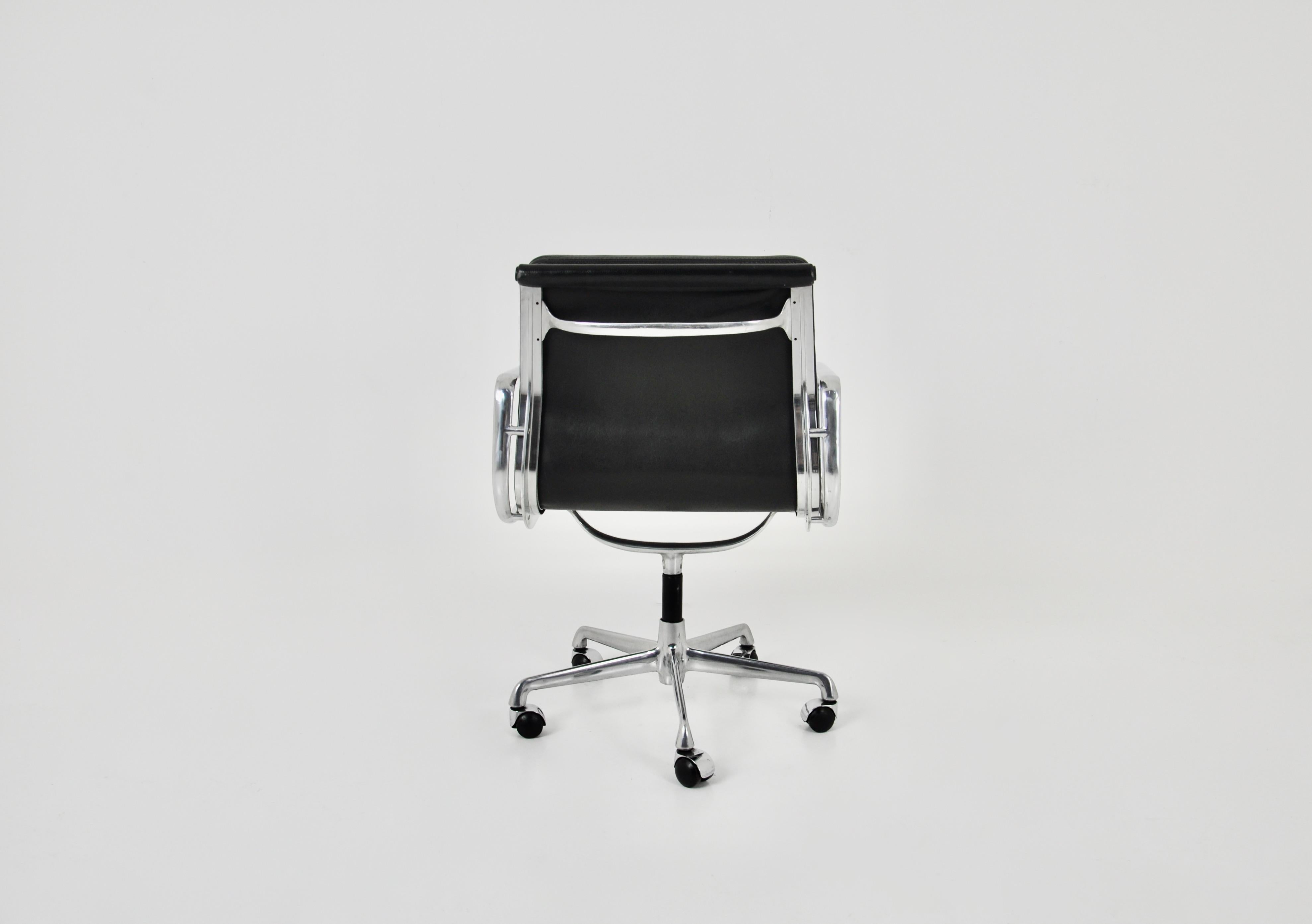Late 20th Century Black Leather Soft Pad Chair by Charles & Ray Eames for ICF, 1970s