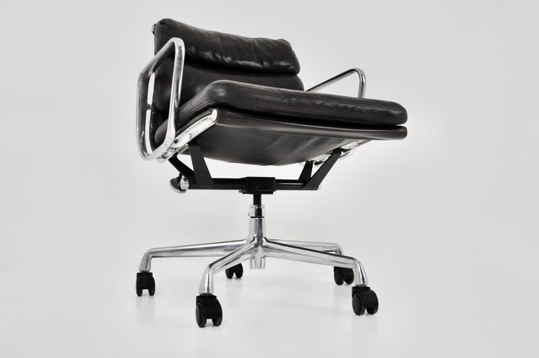 Black Leather Soft Pad Chair by Charles & Ray Eames for ICF, 1970s For Sale 2