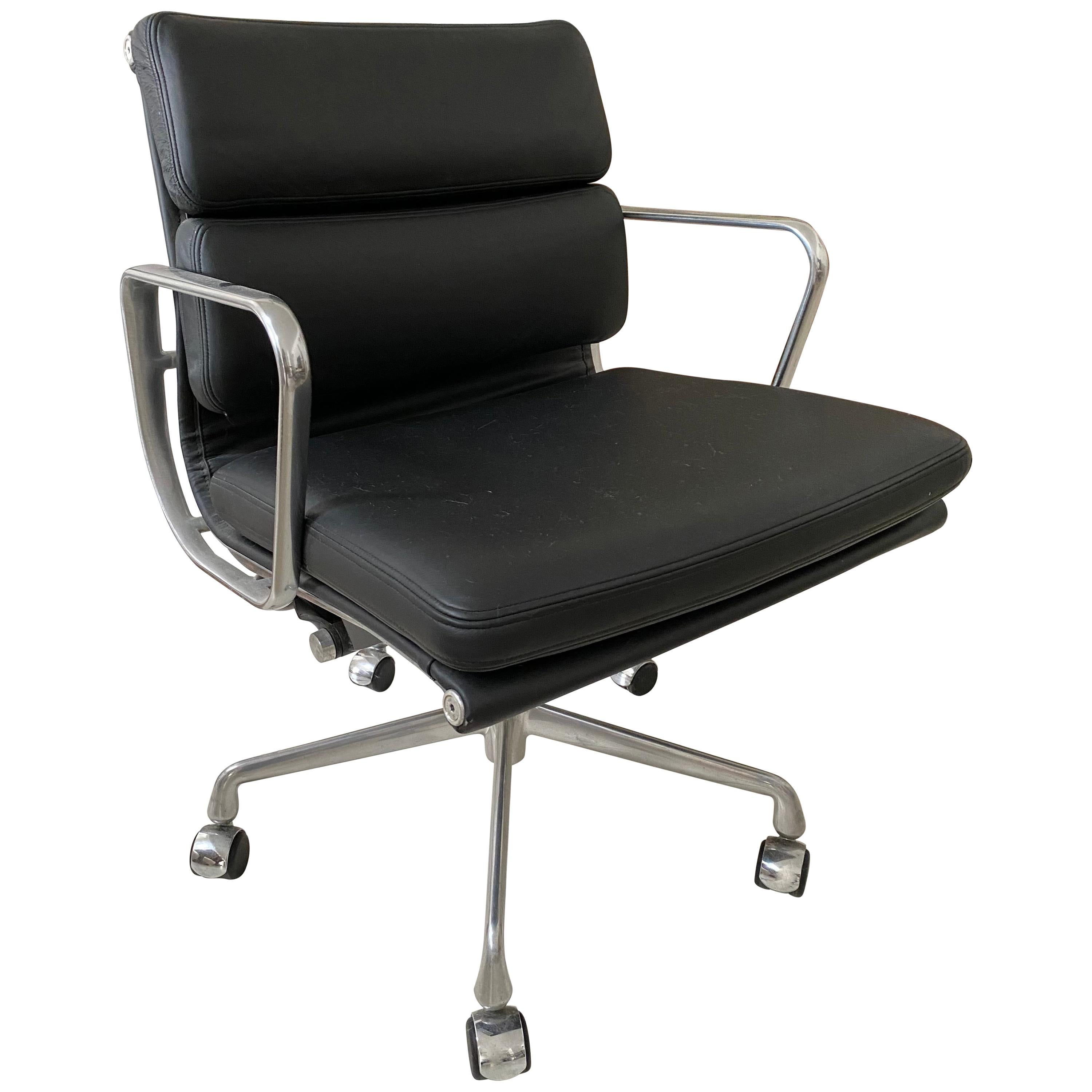 Black Leather Soft Pad Management Swivel Chair