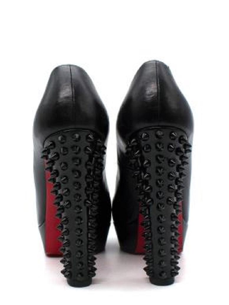  Christian Louboutin Black Leather Studded Block Heeled Pumps - 37.5 In Good Condition For Sale In London, GB