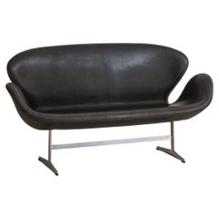 Vintage Black Leather Swan Sofa Model 3321 by Arne Jacobsen, Denmark 20th Century