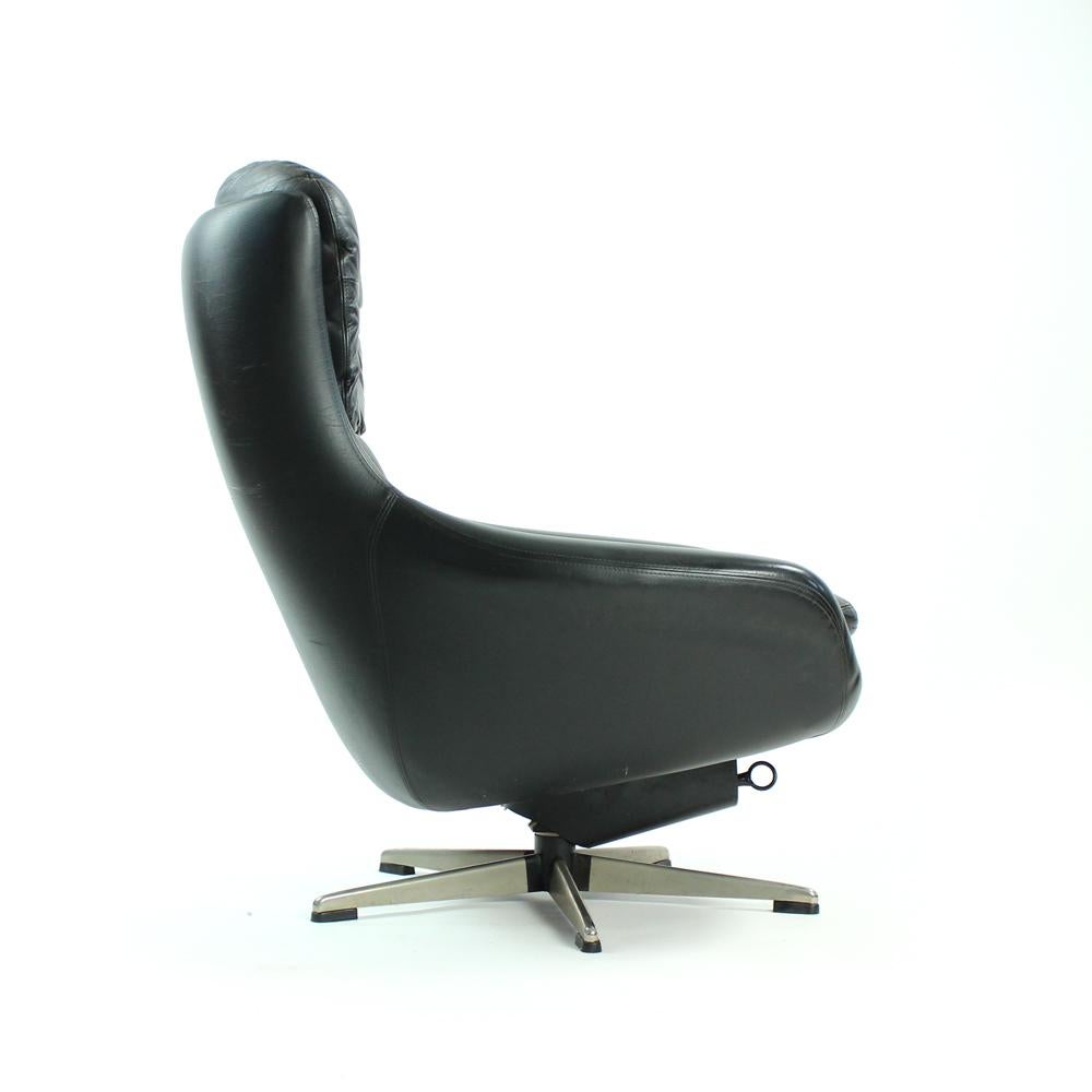 Finnish Black Leather Swivel Chair by Peem Company, Finland, circa 1960s For Sale