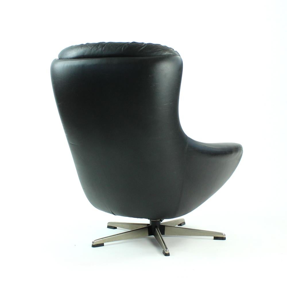 20th Century Black Leather Swivel Chair by Peem Company, Finland, circa 1960s For Sale