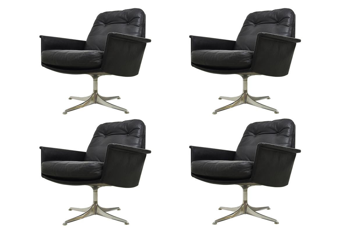 Black Leather Swivel Lounge Chairs by Horst Bruning for COR, 1960s In Good Condition For Sale In The Hague, NL