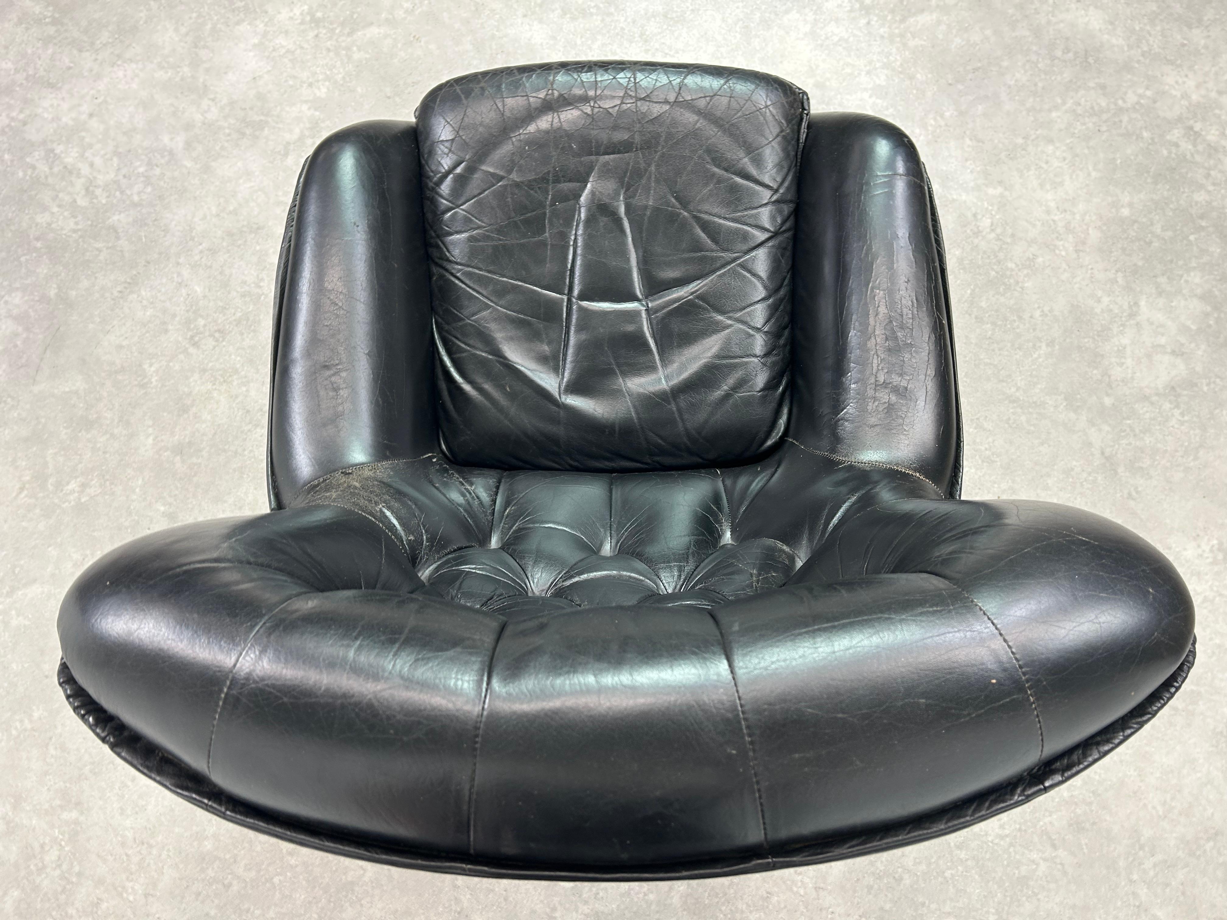 Black leather swivel wingchair by PeeM For Sale 3