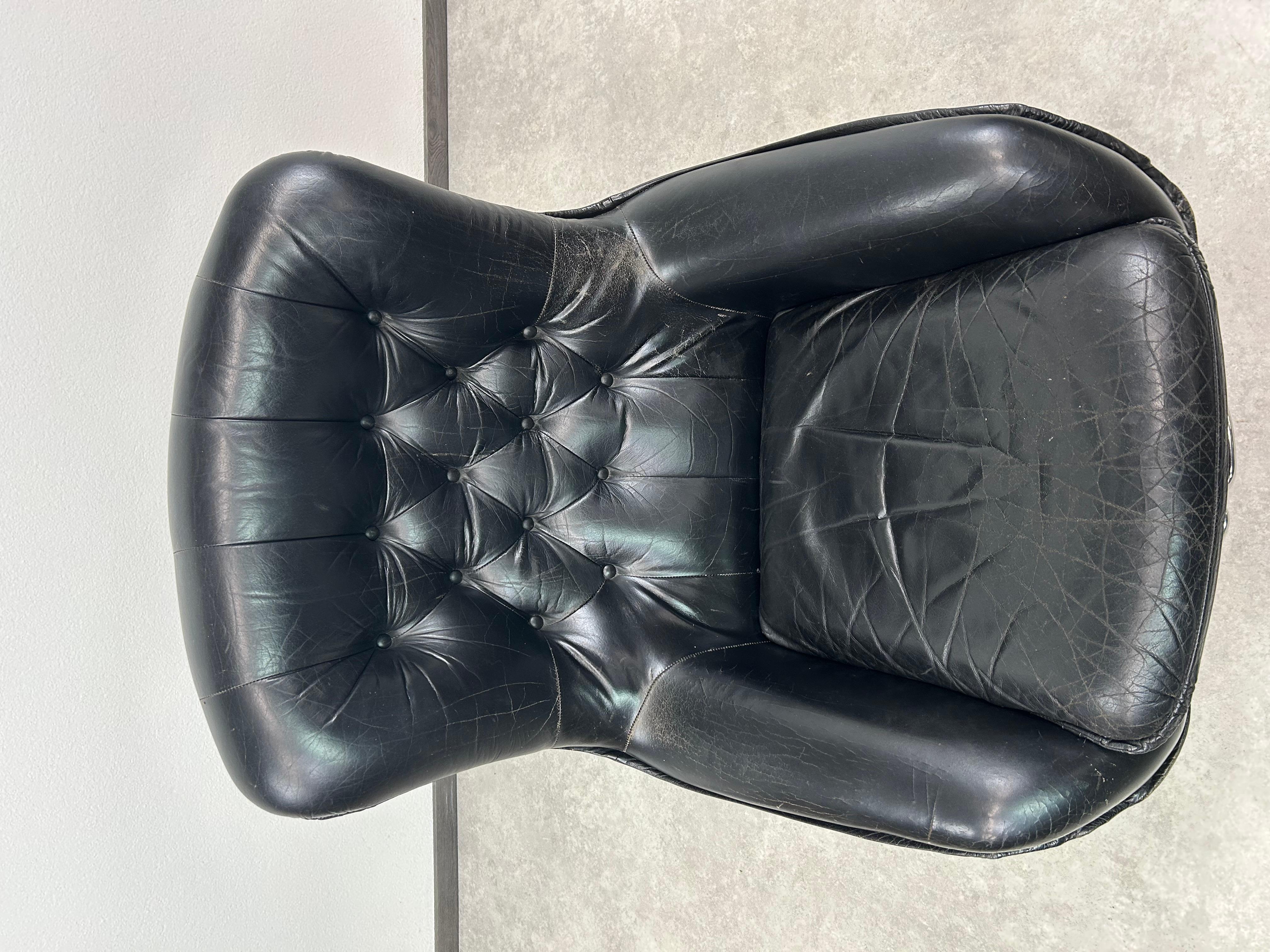 Mid-Century Modern Black leather swivel wingchair by PeeM For Sale