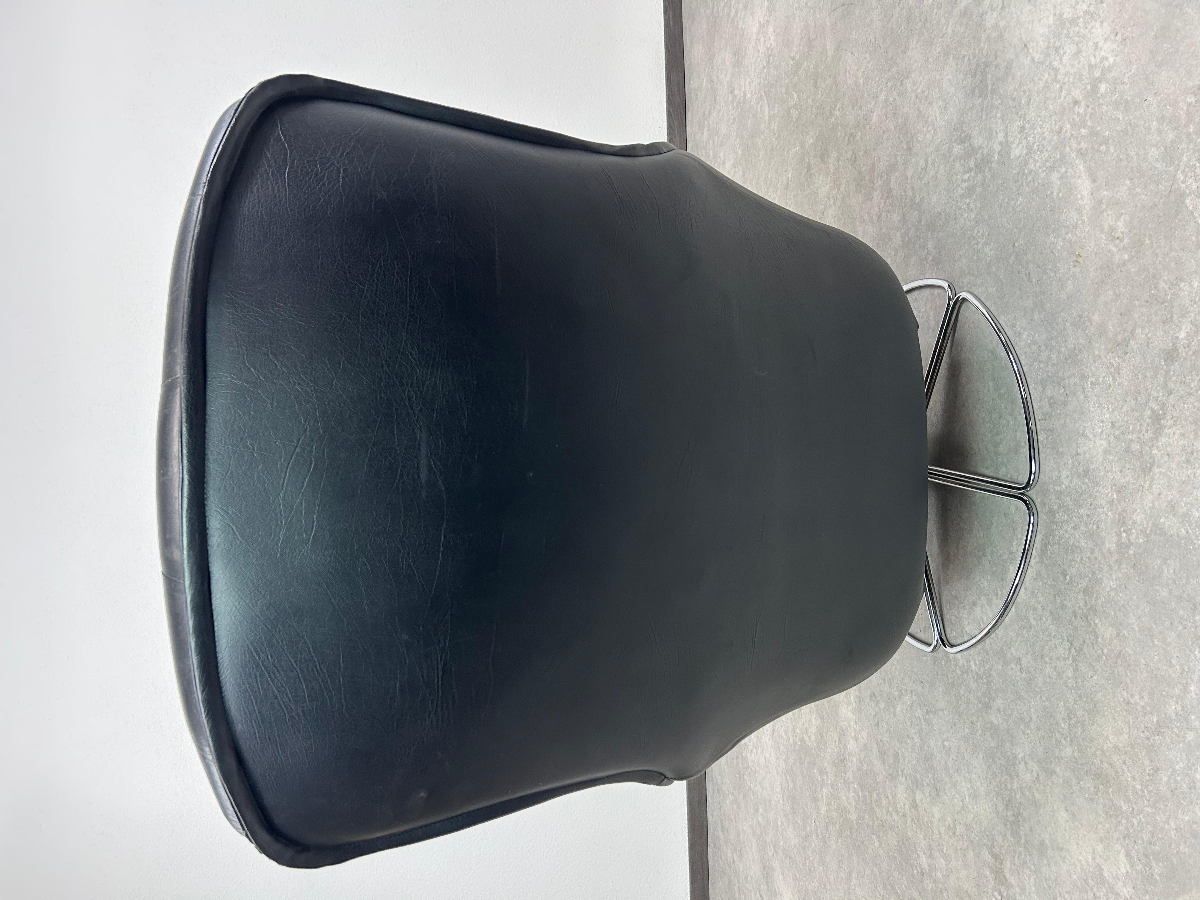 Black leather swivel wingchair by PeeM For Sale 2