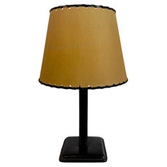 Tischlampe aus schwarzem Leder im Stil von Jacques Adnet