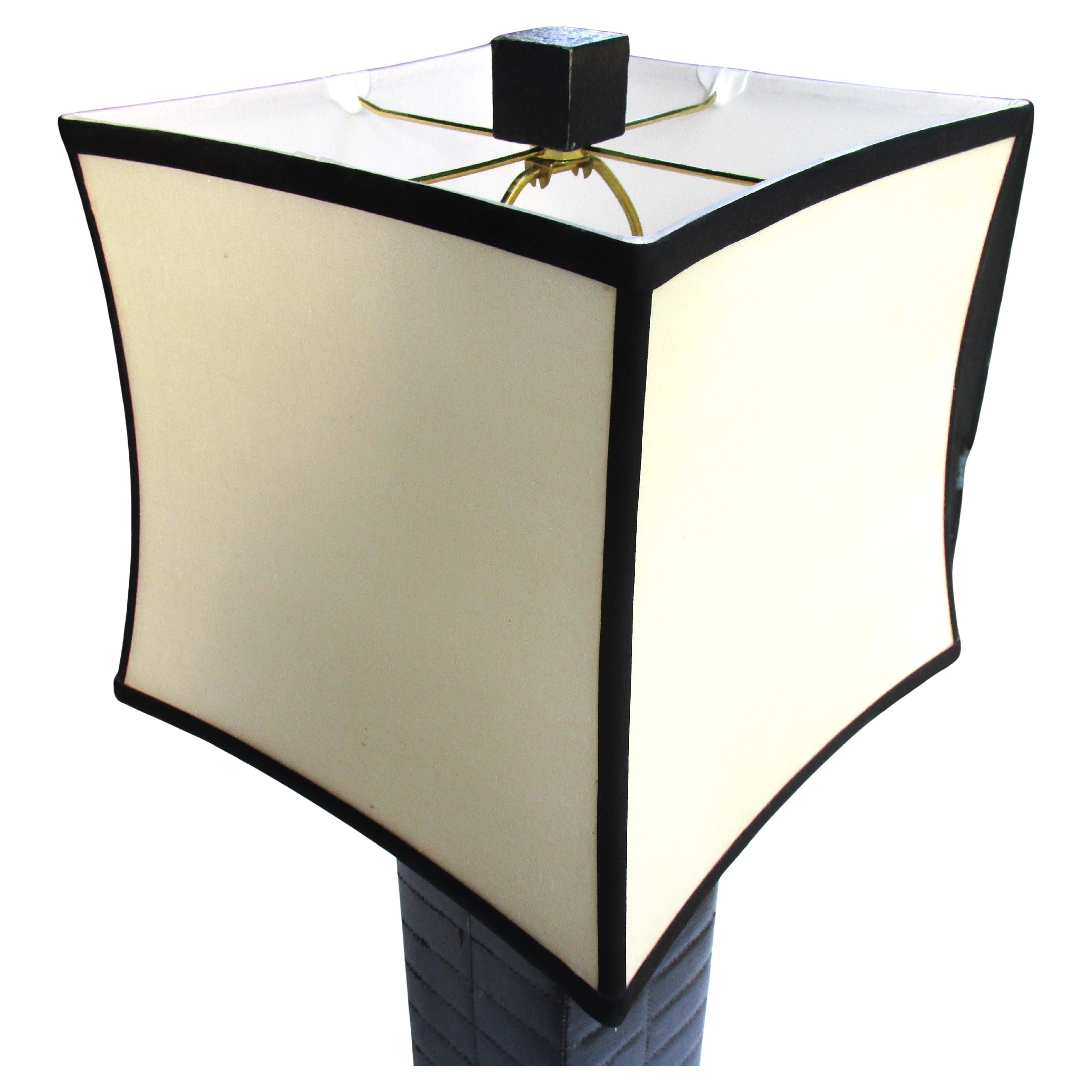 Black Leather Table Lamp in the style of Jacques Adnet en Bueno estado para la venta en Rochester, NY