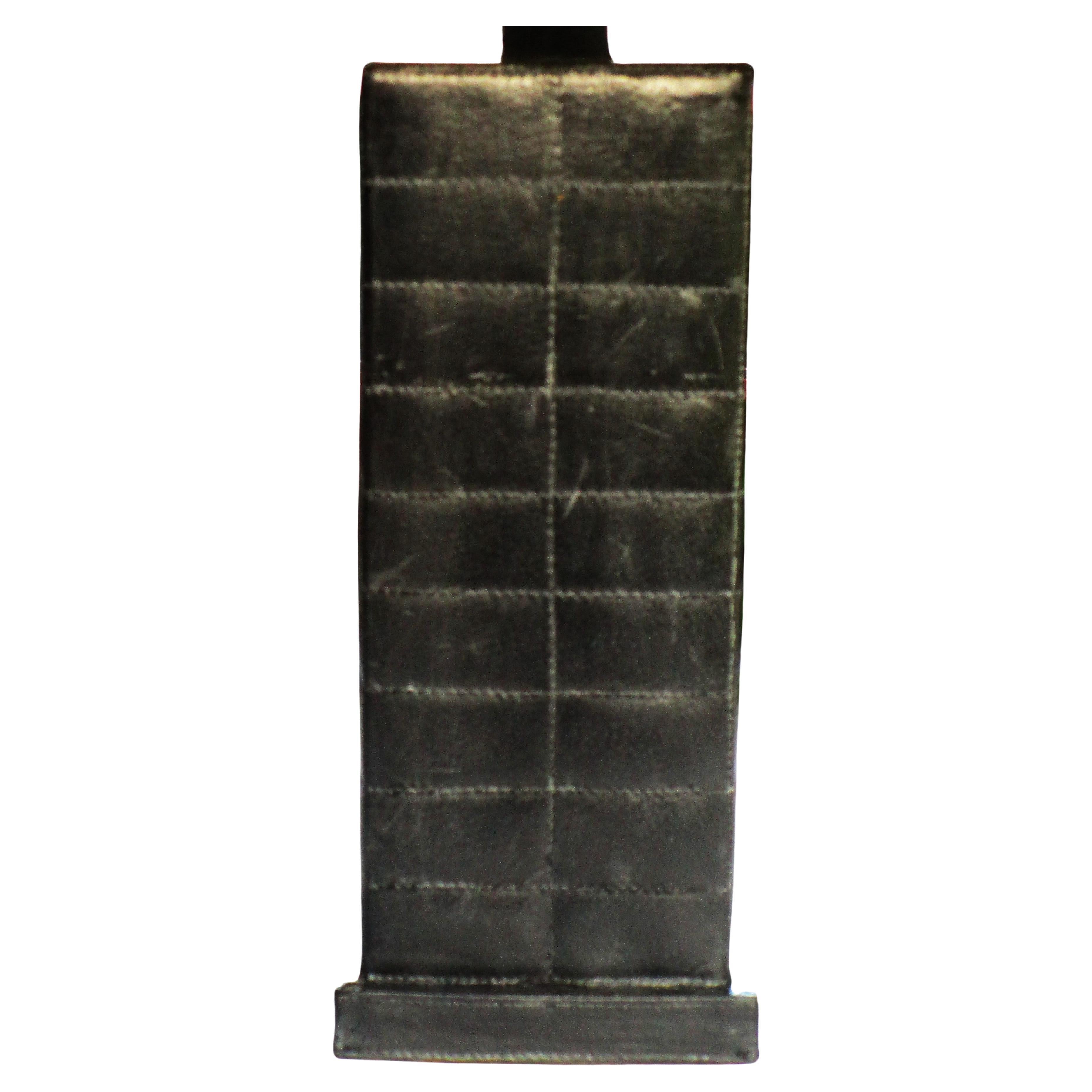 Black Leather Table Lamp in the style of Jacques Adnet Cuero en venta