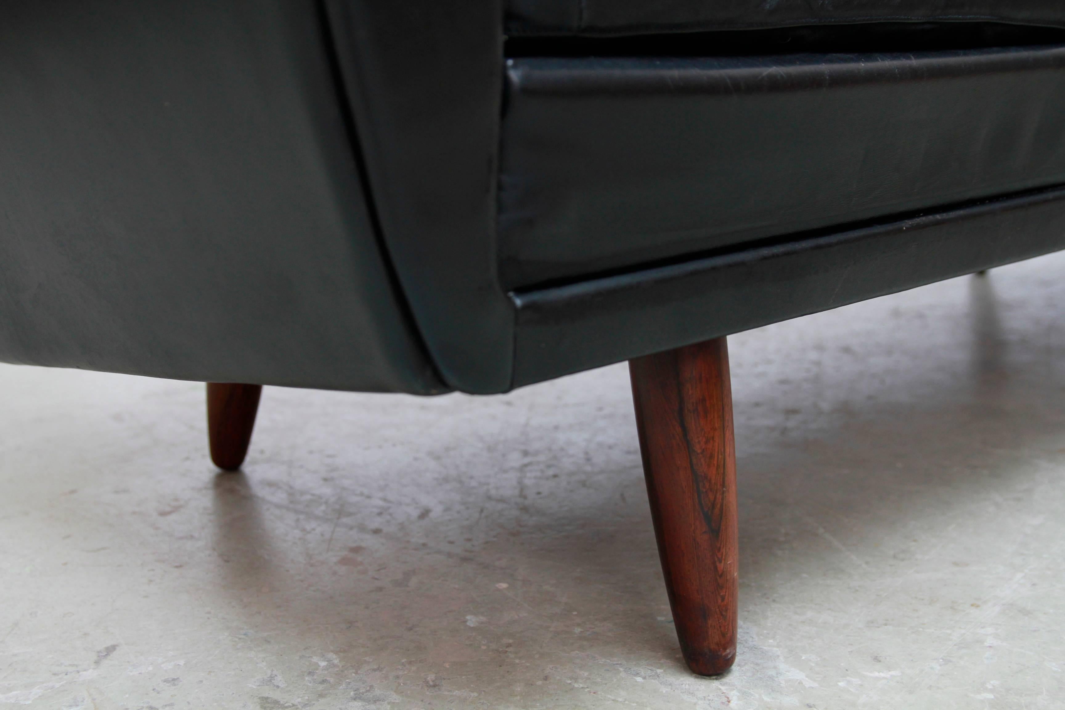 Dreisitziges schwarzes Ledersofa des dänischen Designers Georg Thams:: 1964:: Dänemark (20. Jahrhundert)