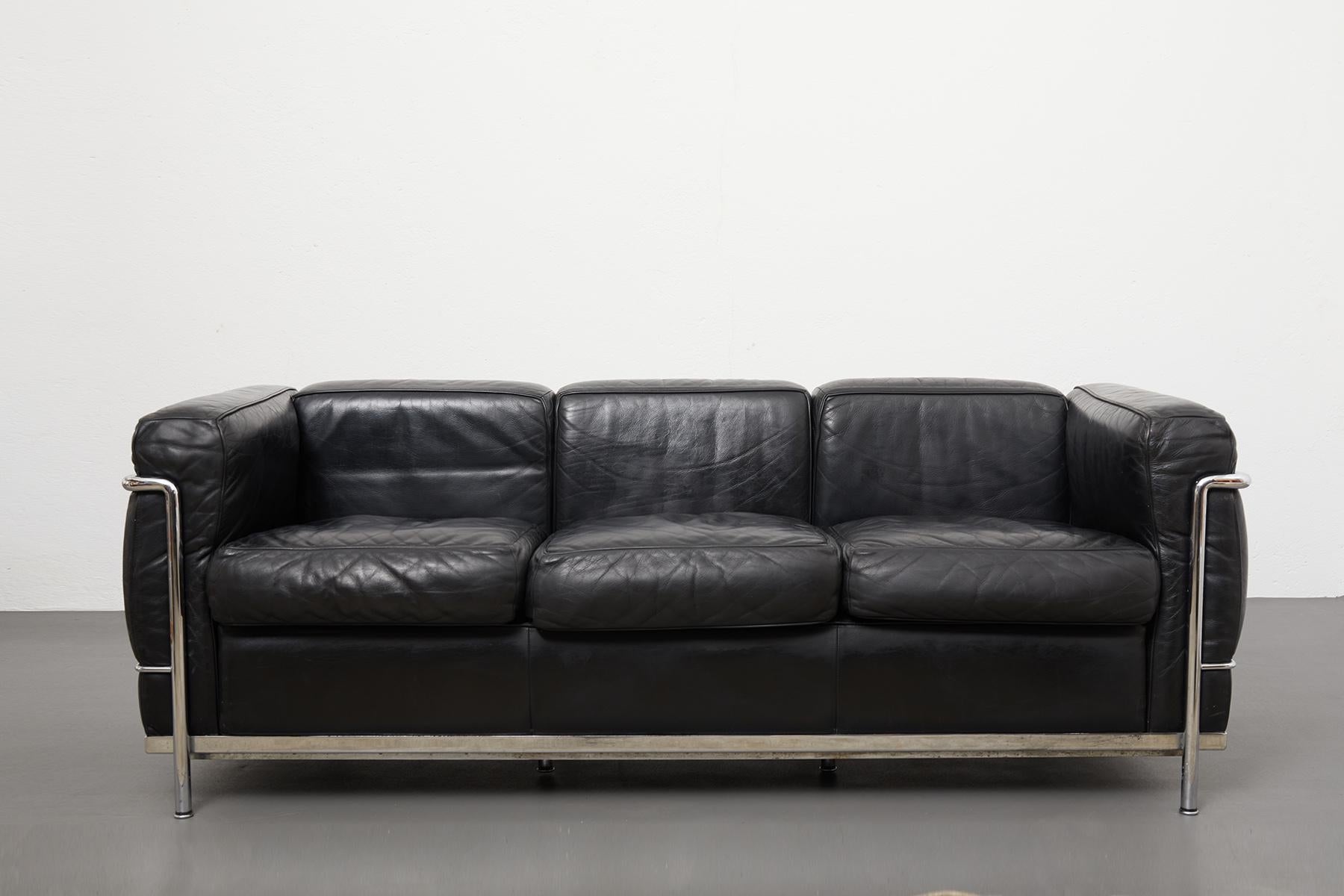 lc2 3 seater sofa