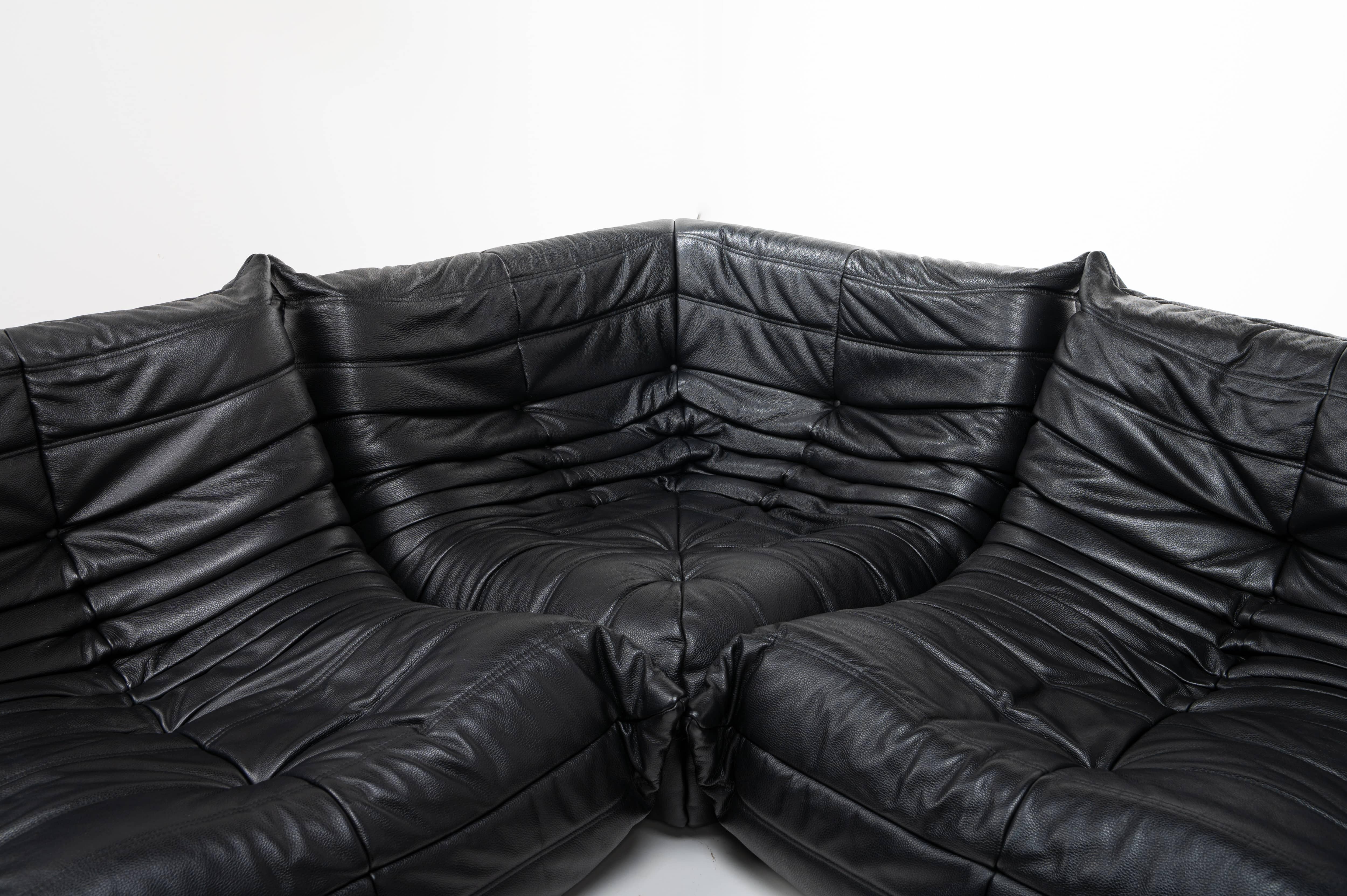 Ensemble de canapés Togo en cuir noir par Michel Ducaroy pour Ligne Roset, France en vente 3