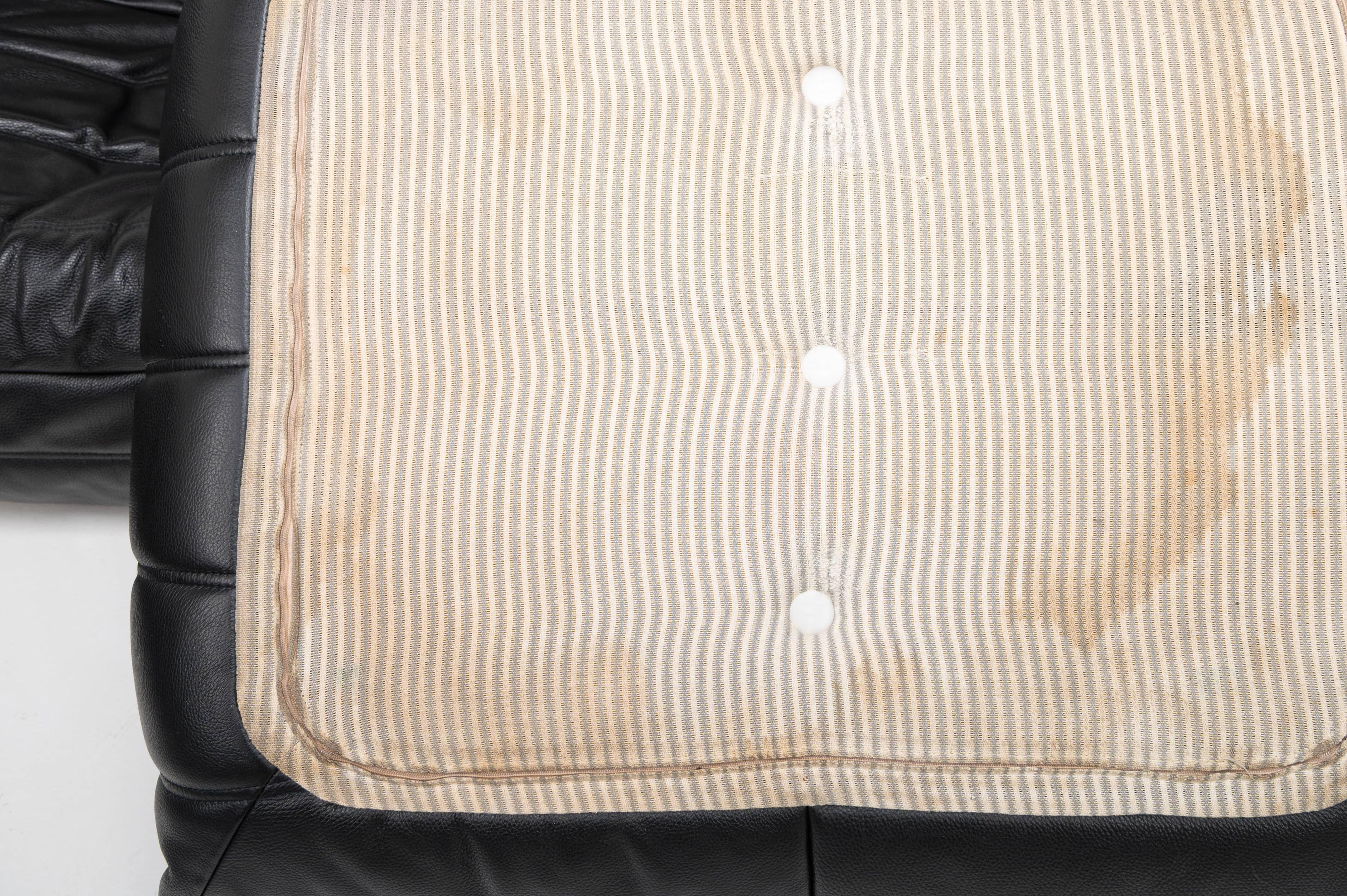 Ensemble de canapés Togo en cuir noir par Michel Ducaroy pour Ligne Roset, France en vente 4