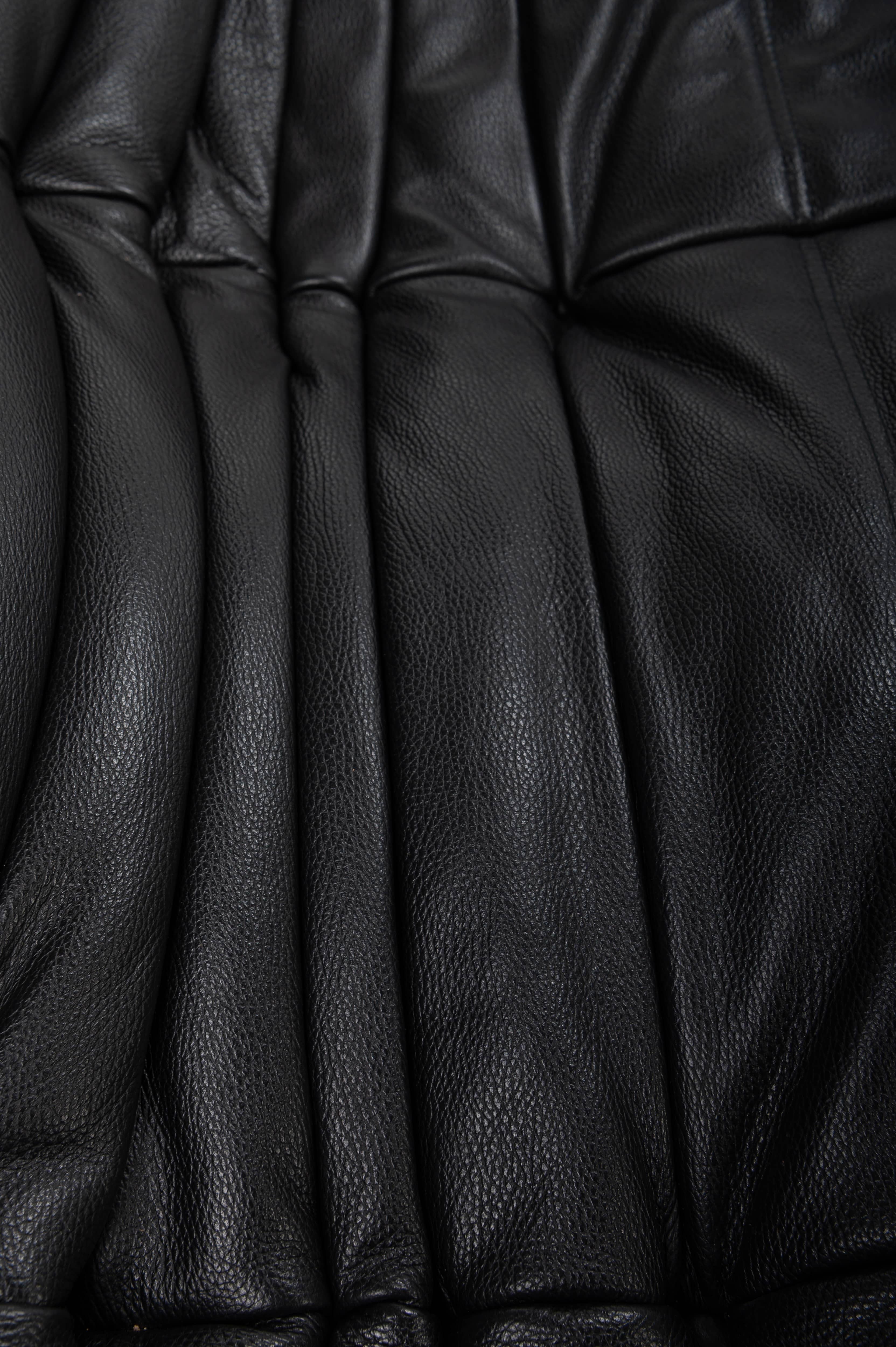 Ensemble de canapés Togo en cuir noir par Michel Ducaroy pour Ligne Roset, France en vente 7