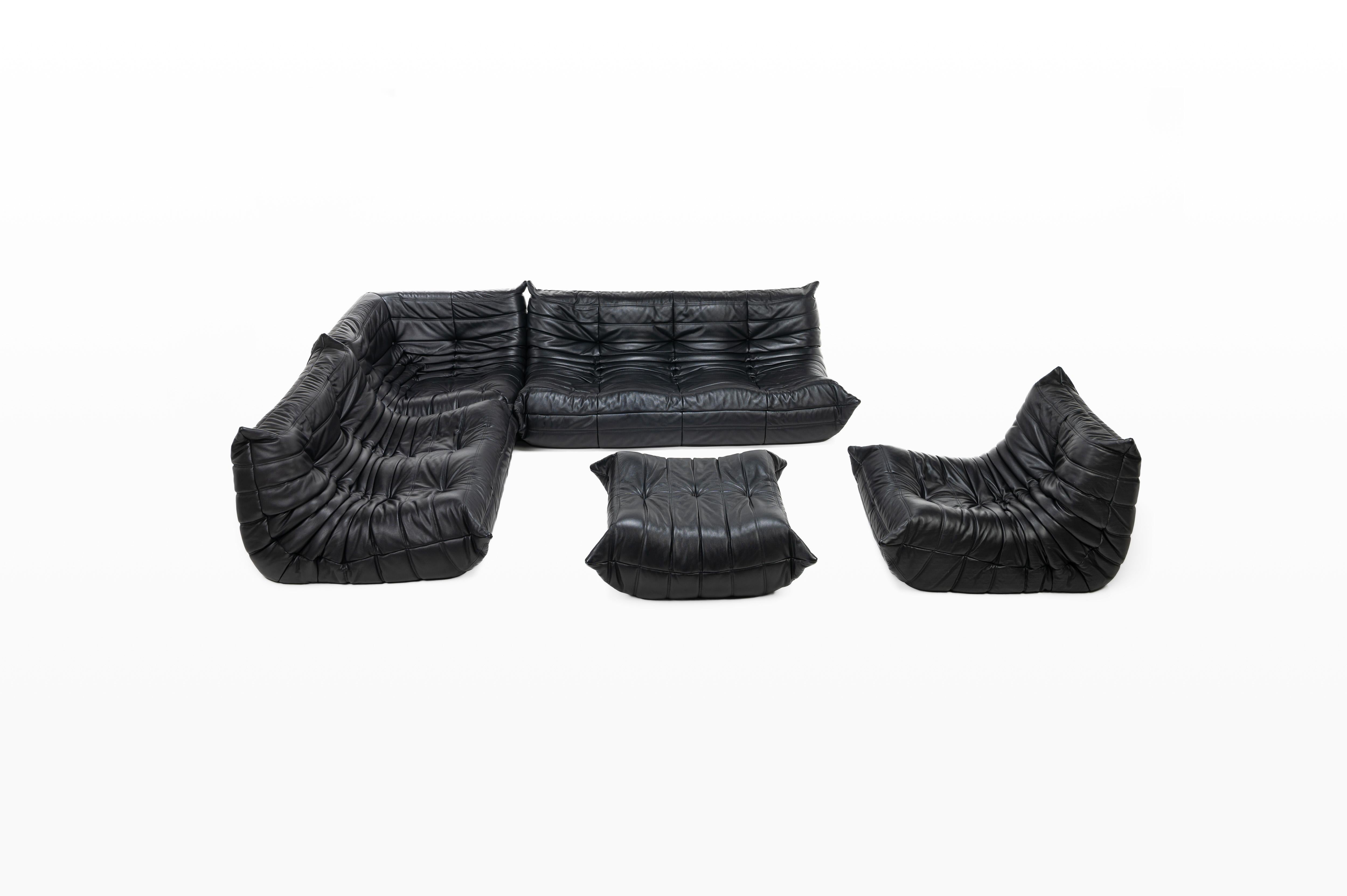 Français Ensemble de canapés Togo en cuir noir par Michel Ducaroy pour Ligne Roset, France en vente