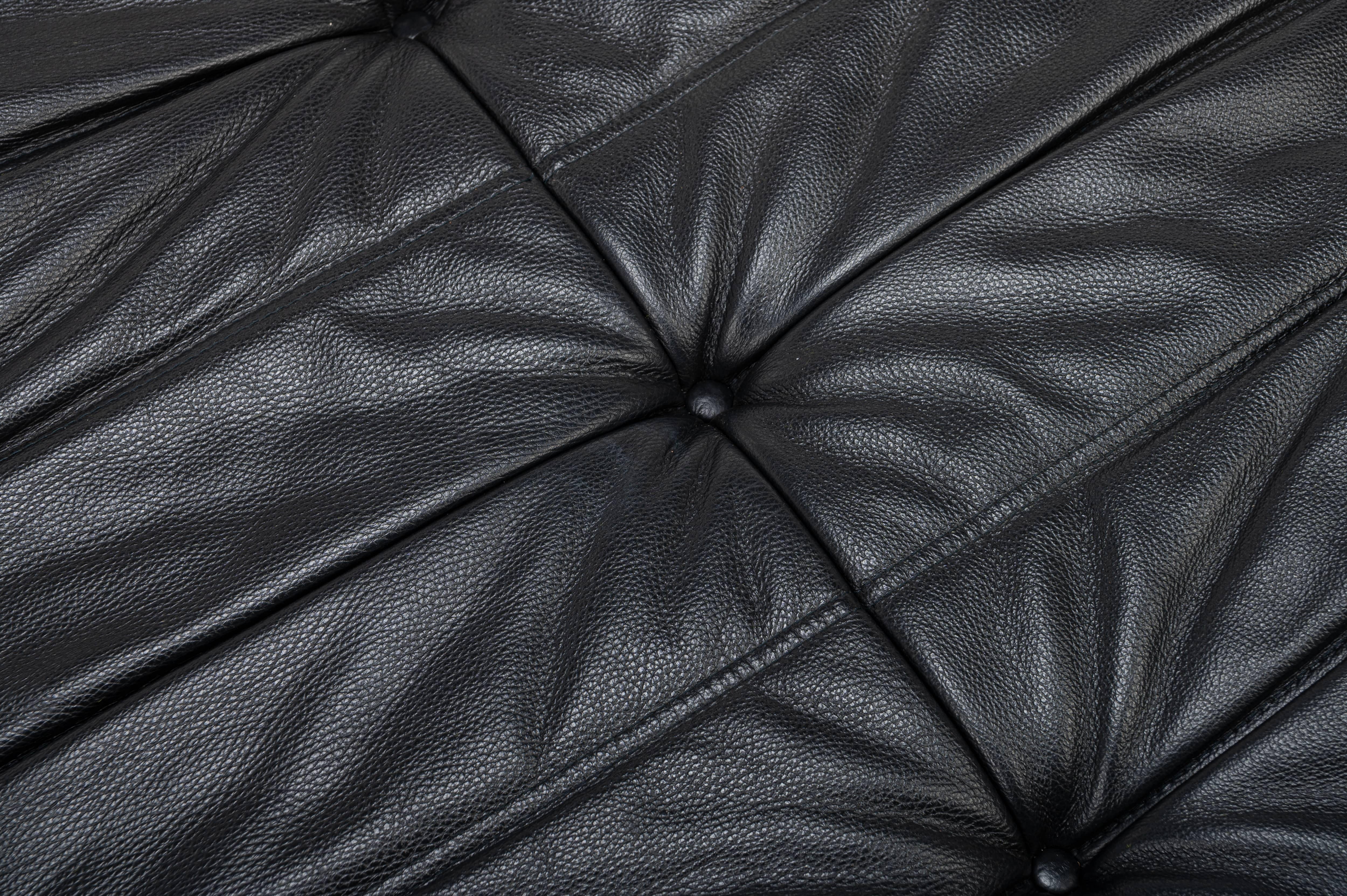 Fin du 20e siècle Ensemble de canapés Togo en cuir noir par Michel Ducaroy pour Ligne Roset, France en vente