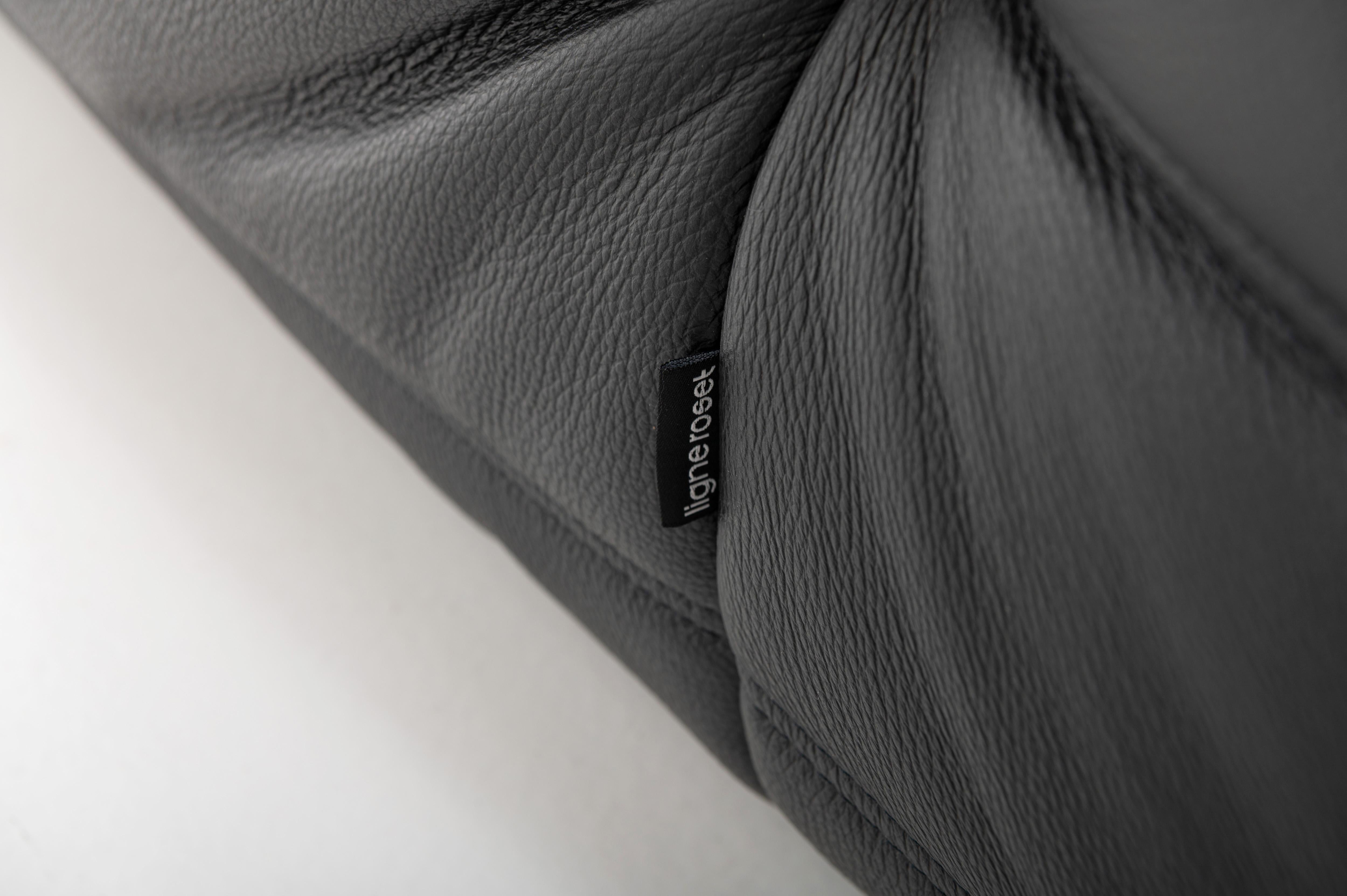 Ensemble de canapés Togo en cuir noir par Michel Ducaroy pour Ligne Roset, France en vente 1