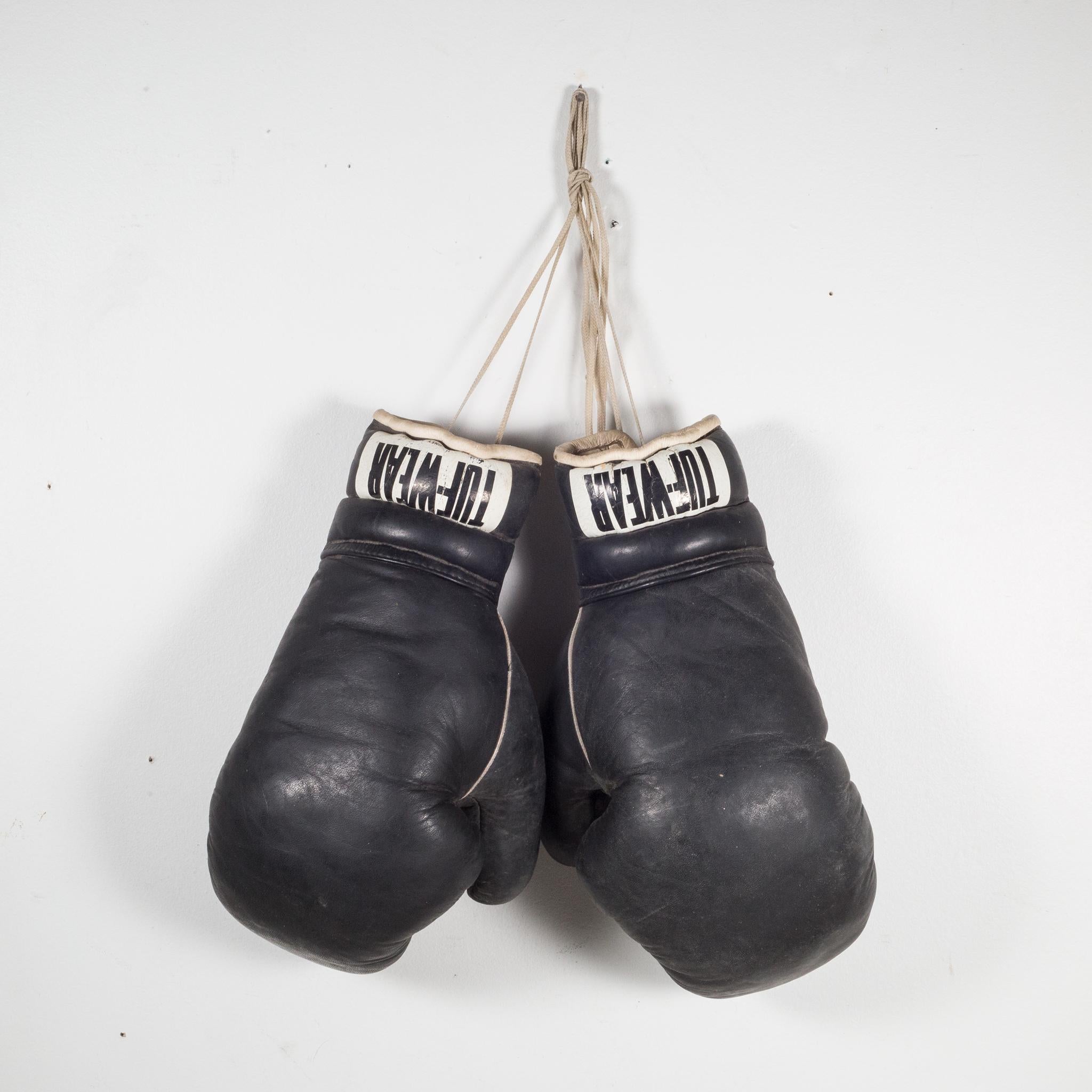 About

This is a original pair of Tuf wear leather boxing gloves. The boxing gloves are black leather with white piping, white laces and a leather 
