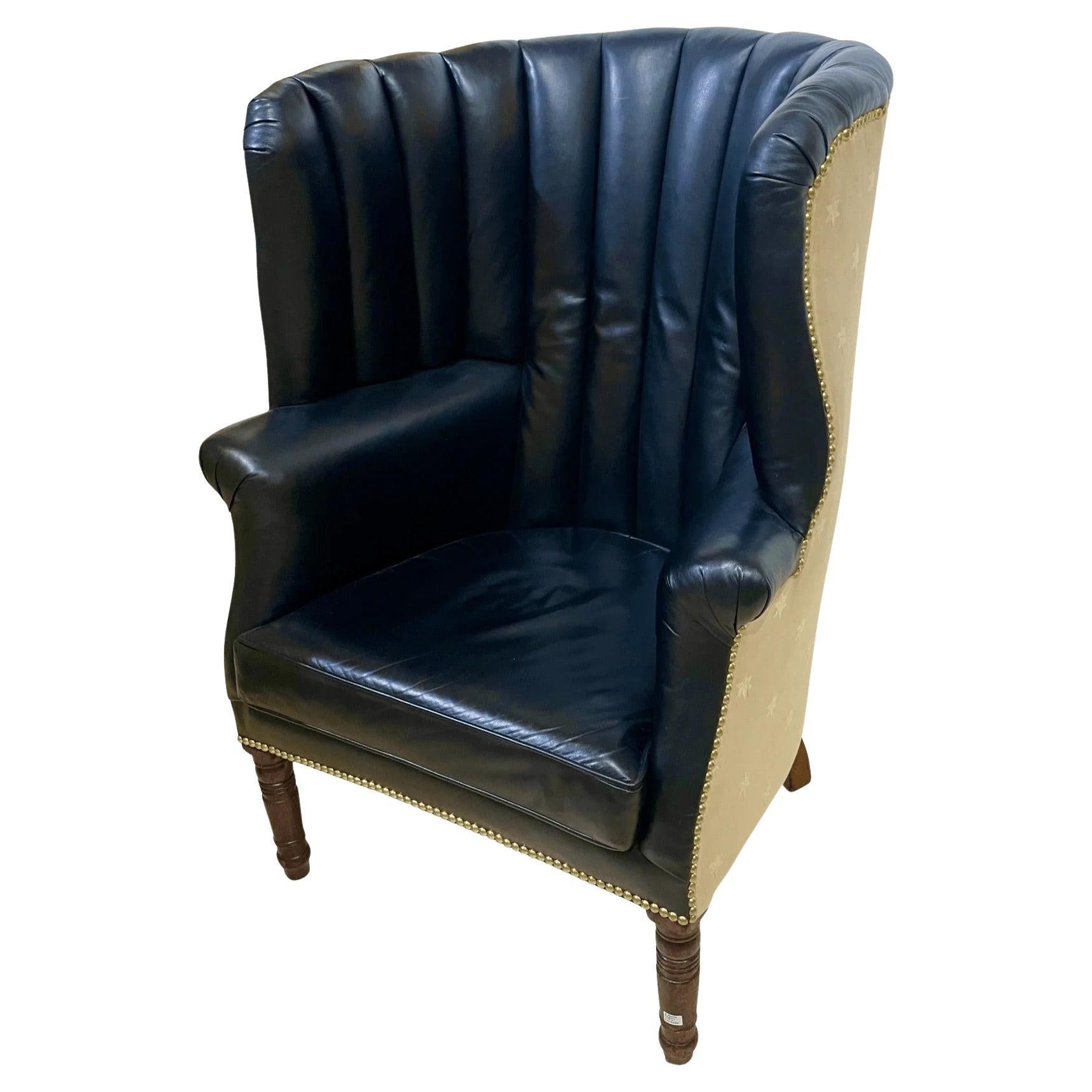 Chaise à dossier en tonneau Regency anglaise tapissée de cuir noir, vers 1815