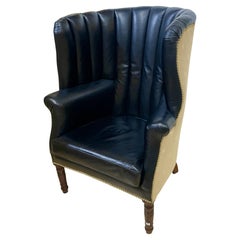 Chaise à dossier en tonneau Regency anglaise tapissée de cuir noir, vers 1815