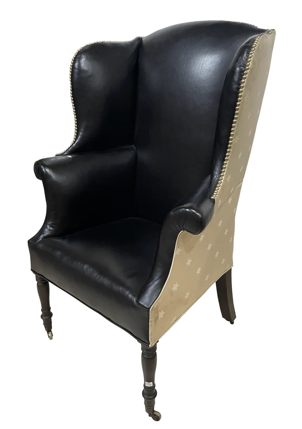 Inglese Sedia wingback inglese Regency imbottita in pelle nera in vendita
