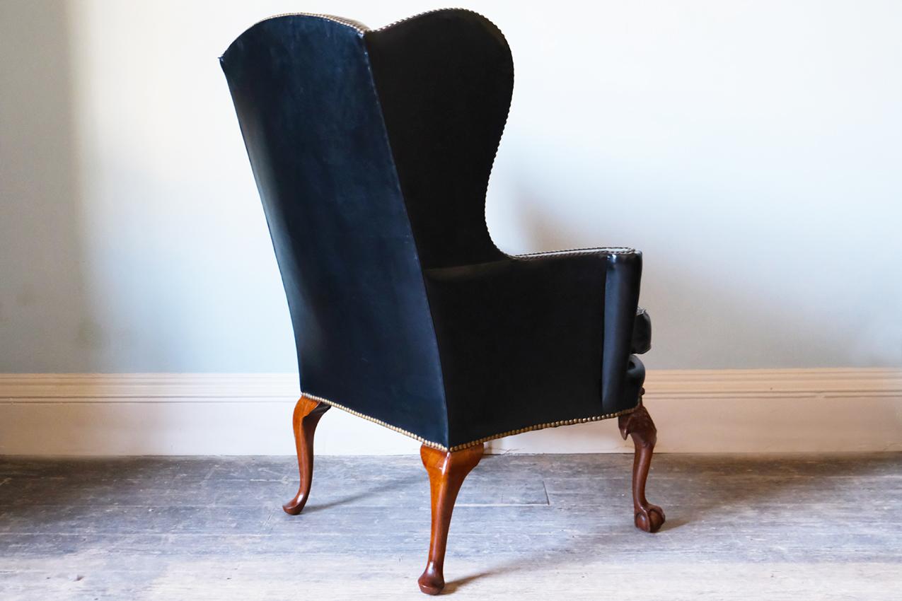 19th Century Georgian Black Leather-Upholstered Wingback Armchair with Ball & Claw Feet For Sale