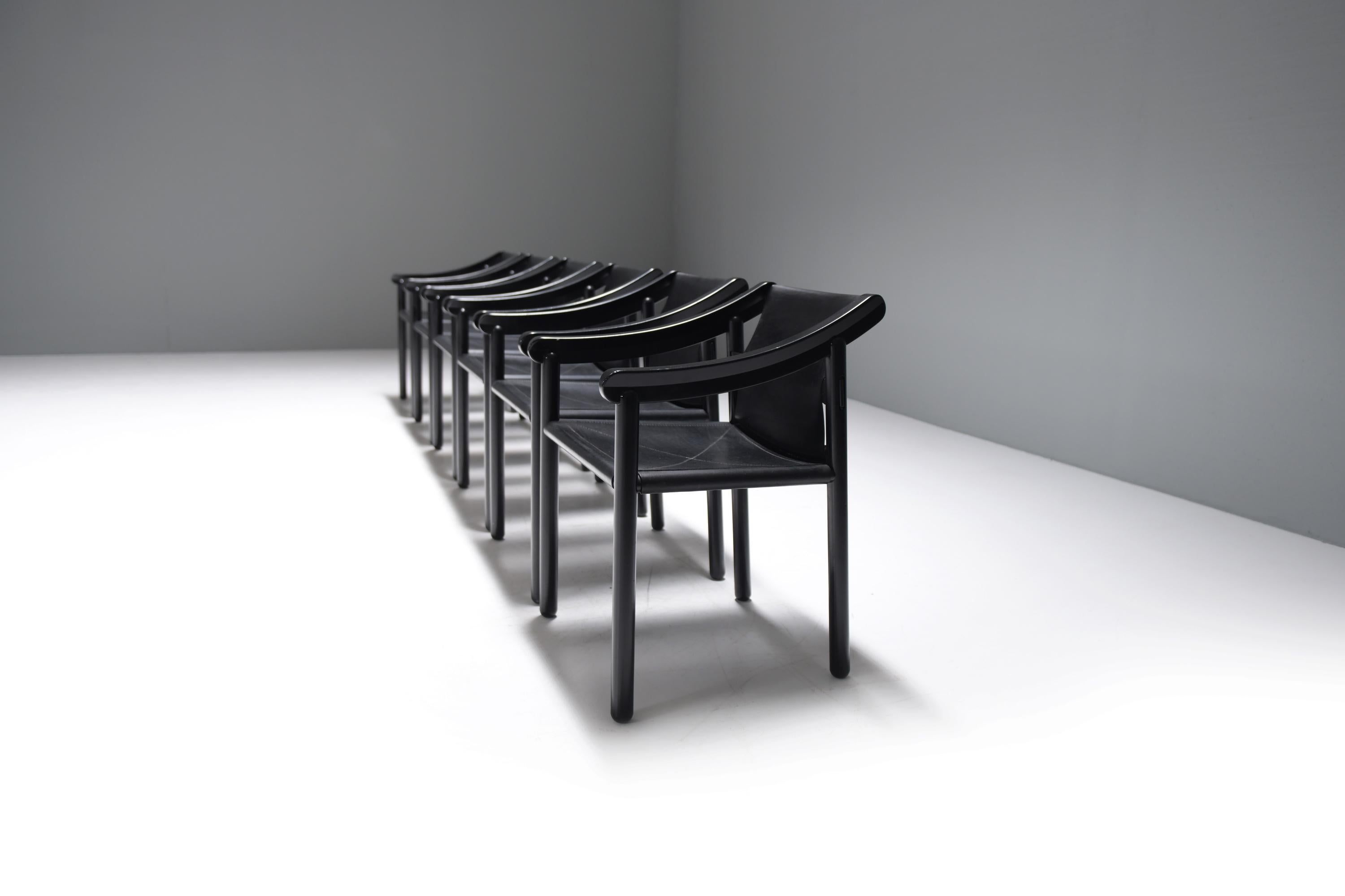 Schwarze Vintage 905 Esszimmerstühle aus Leder von Vico Magestretti für Cassina, Italien im Zustand „Gut“ im Angebot in Buggenhout, Oost-Vlaanderen