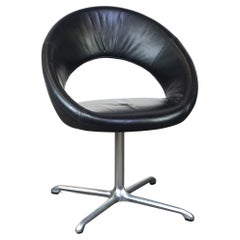 Sillón de cuero negro de diseño vintage Artifort Modelo NINA de cuero