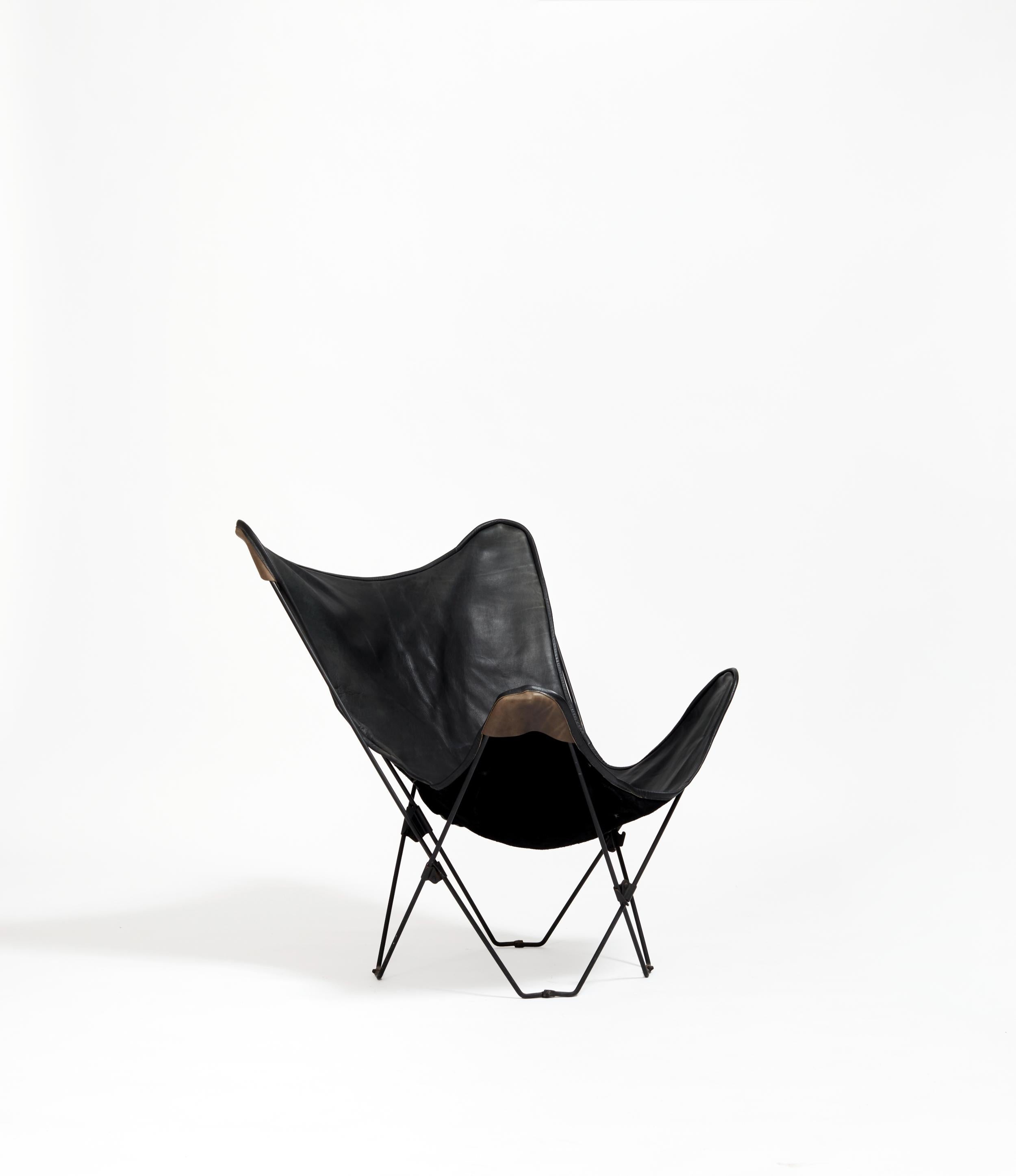 The Butterfly Chair is a ubiquitously Argentinian innovation – reflecting the region’s penchant for seemingly effortless design. The low shape, made of leather and iron, expresses in its silhouette the delicately symmetric sprawl of butterfly wings;
