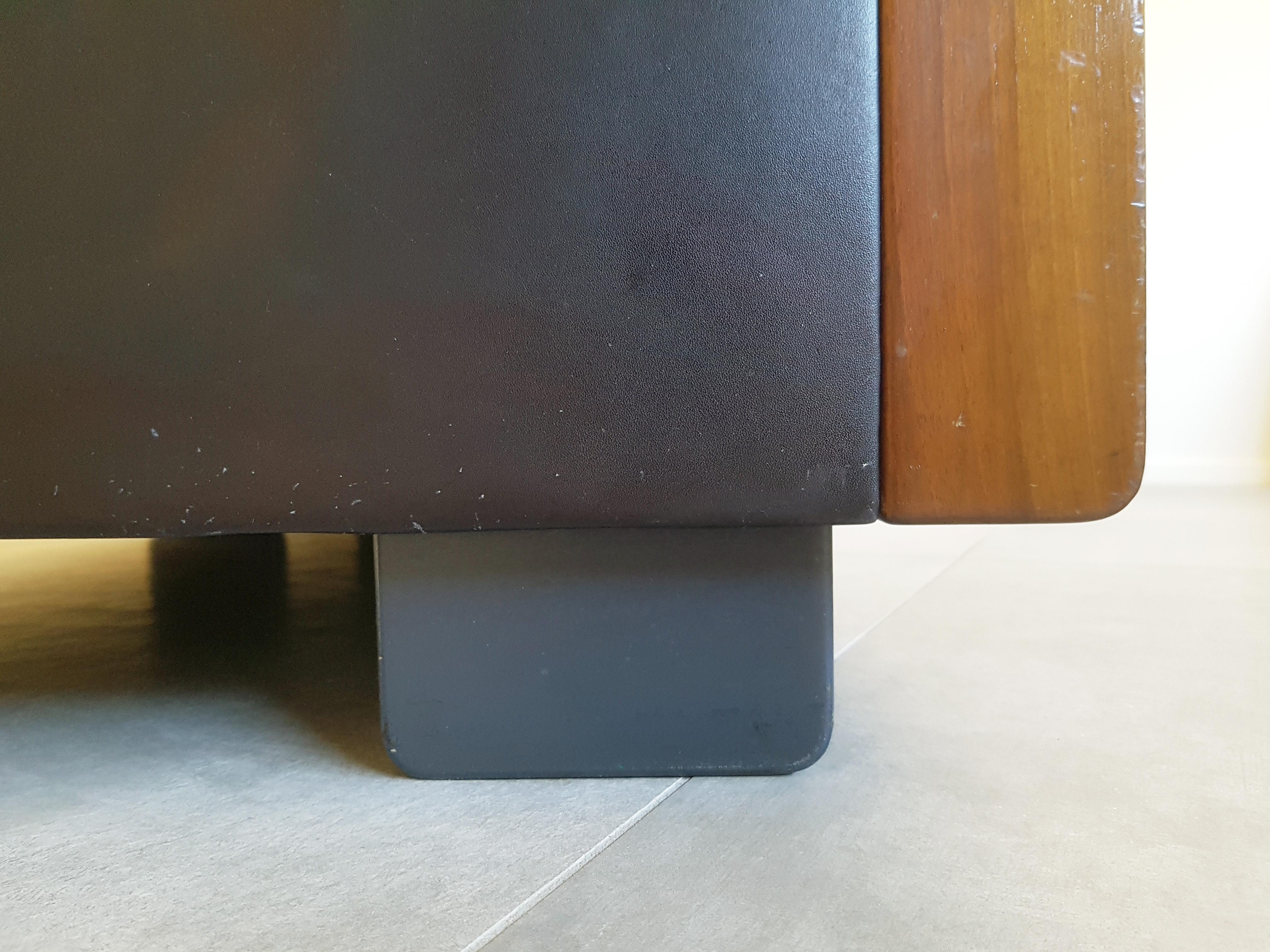 Peint Canapés modulaires en cuir noir et noyer Mod. 920 by Afra & Tobia Scarpa for Cassina en vente
