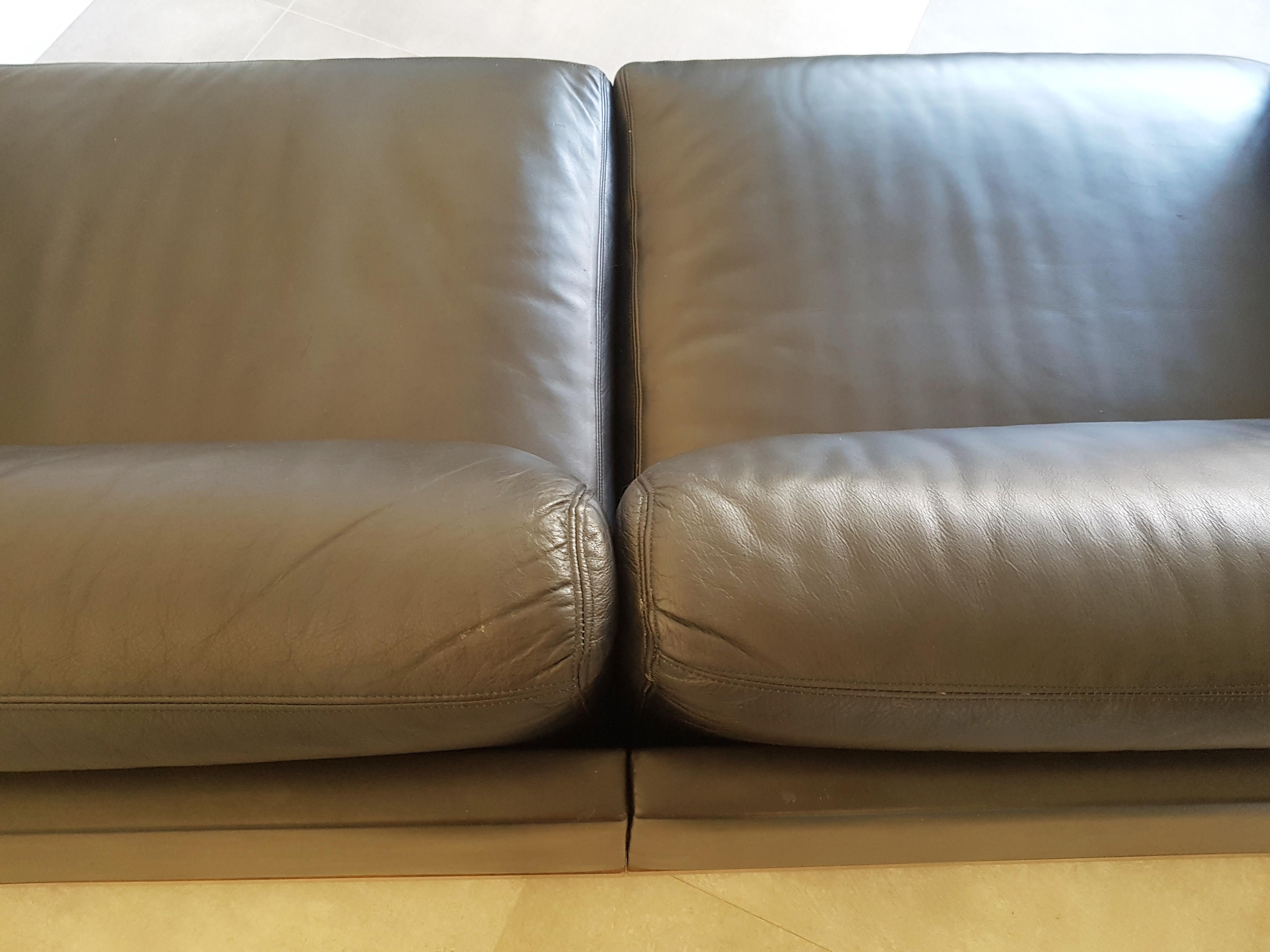 Metà XX secolo Divani modulari in pelle nera e noce Mod. 920 di Afra & Tobia Scarpa per Cassina in vendita