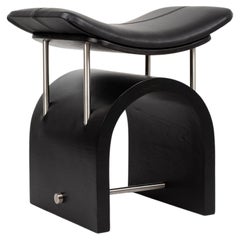 Taburete Wing de cuero negro by Studio Laf
