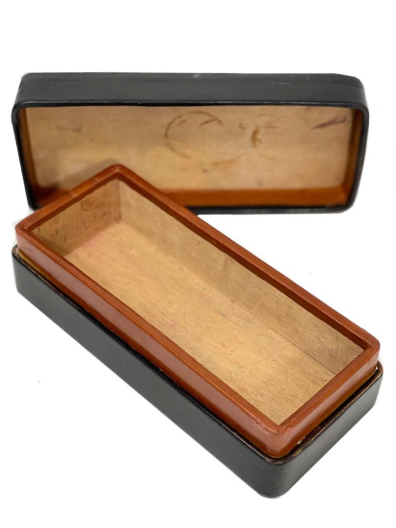 Caja de cuero negro con plata indonesia de los años 20 siglo XX en venta