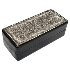 Cuir noir avec boîte en argent indonésien des années 1920