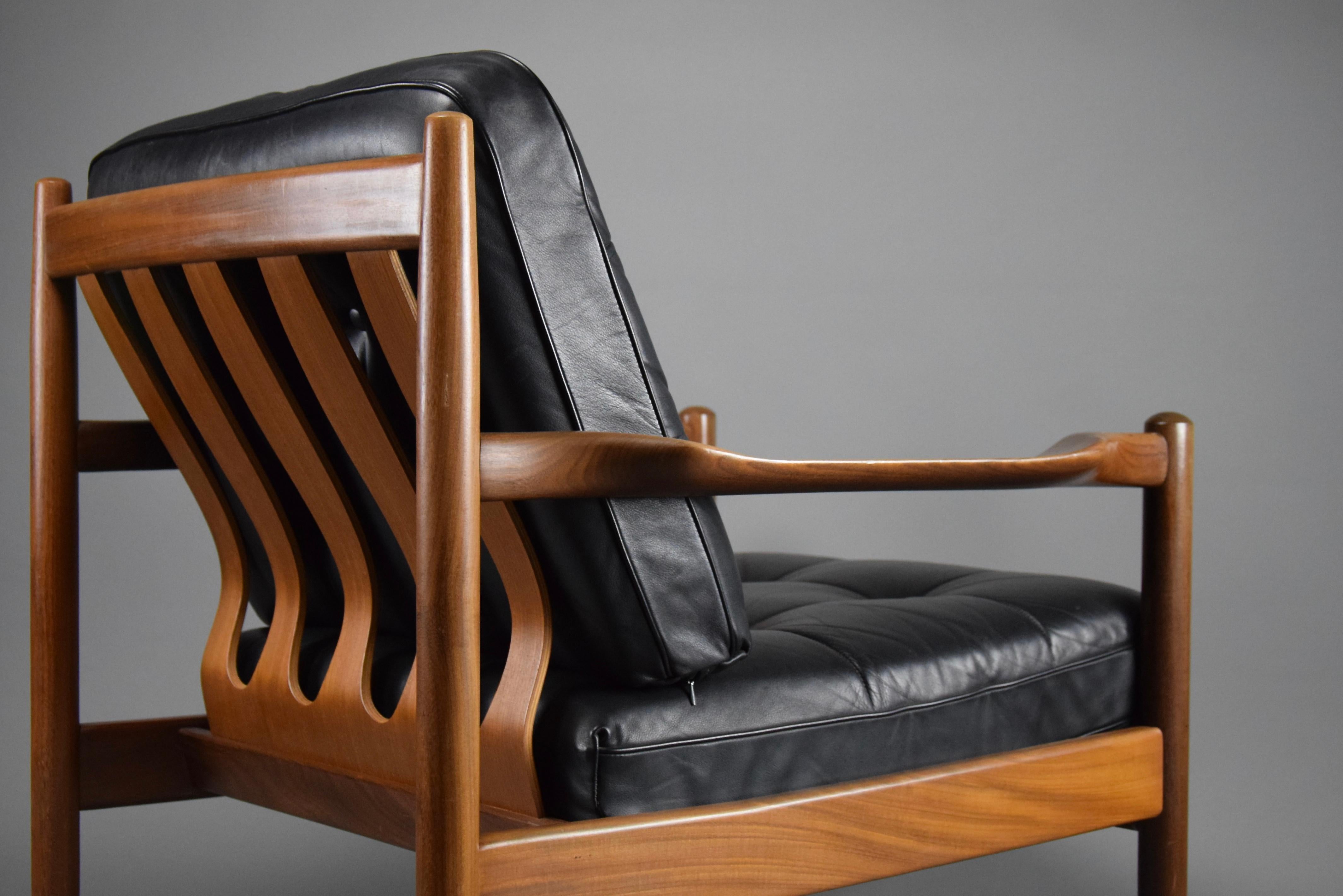 Black Leather Wooden Frame Mid Century Lounge Chair For Sale 4