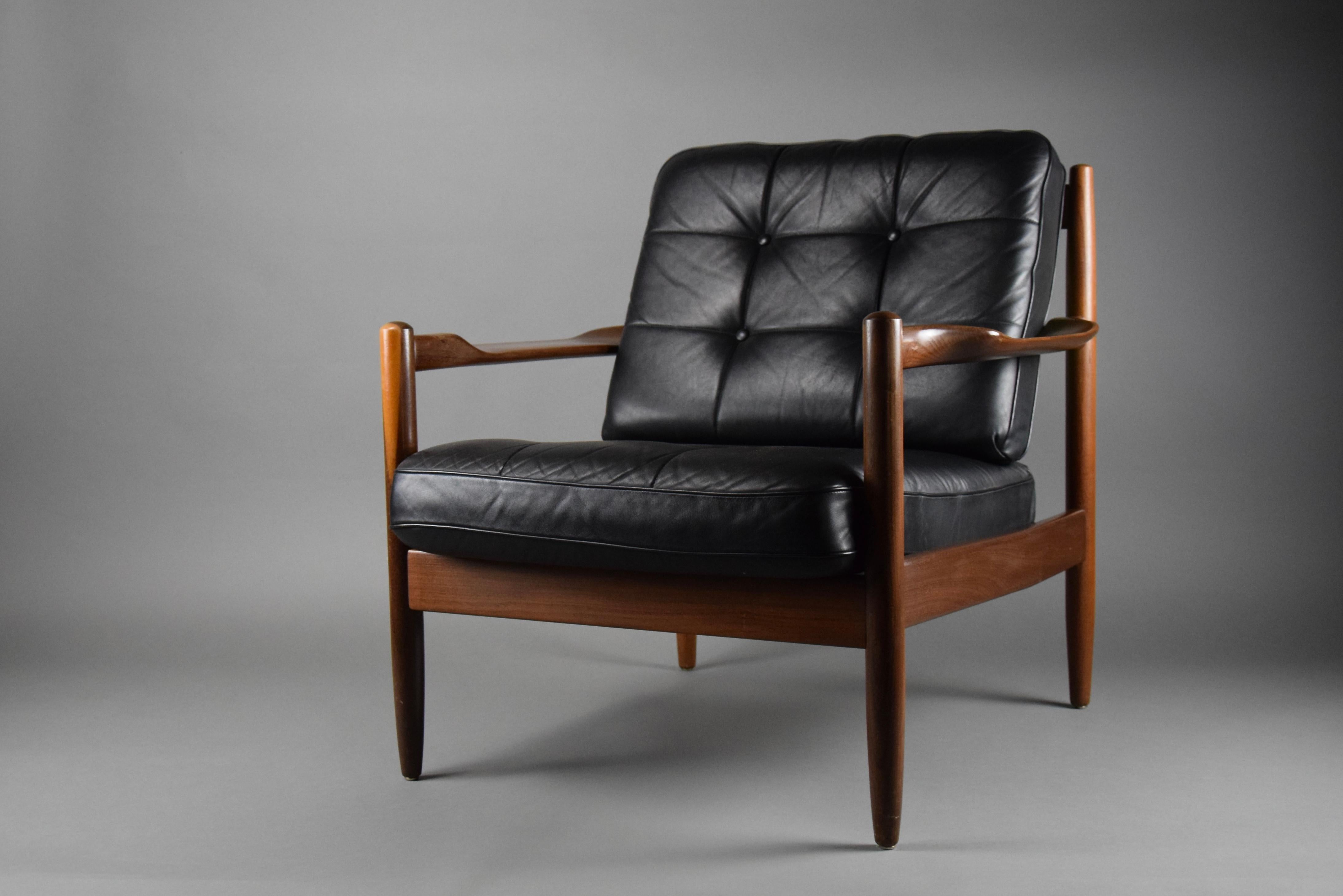 Introducing the Epitome of Mid-Century Elegance: The Jatoba Wooden Lounge Chair
Experience timeless luxury in your living space? Look no further than our stunning Mid-Century Jatoba Wooden Lounge Chair.
Craftsmanship Beyond Compare:
Handcrafted from