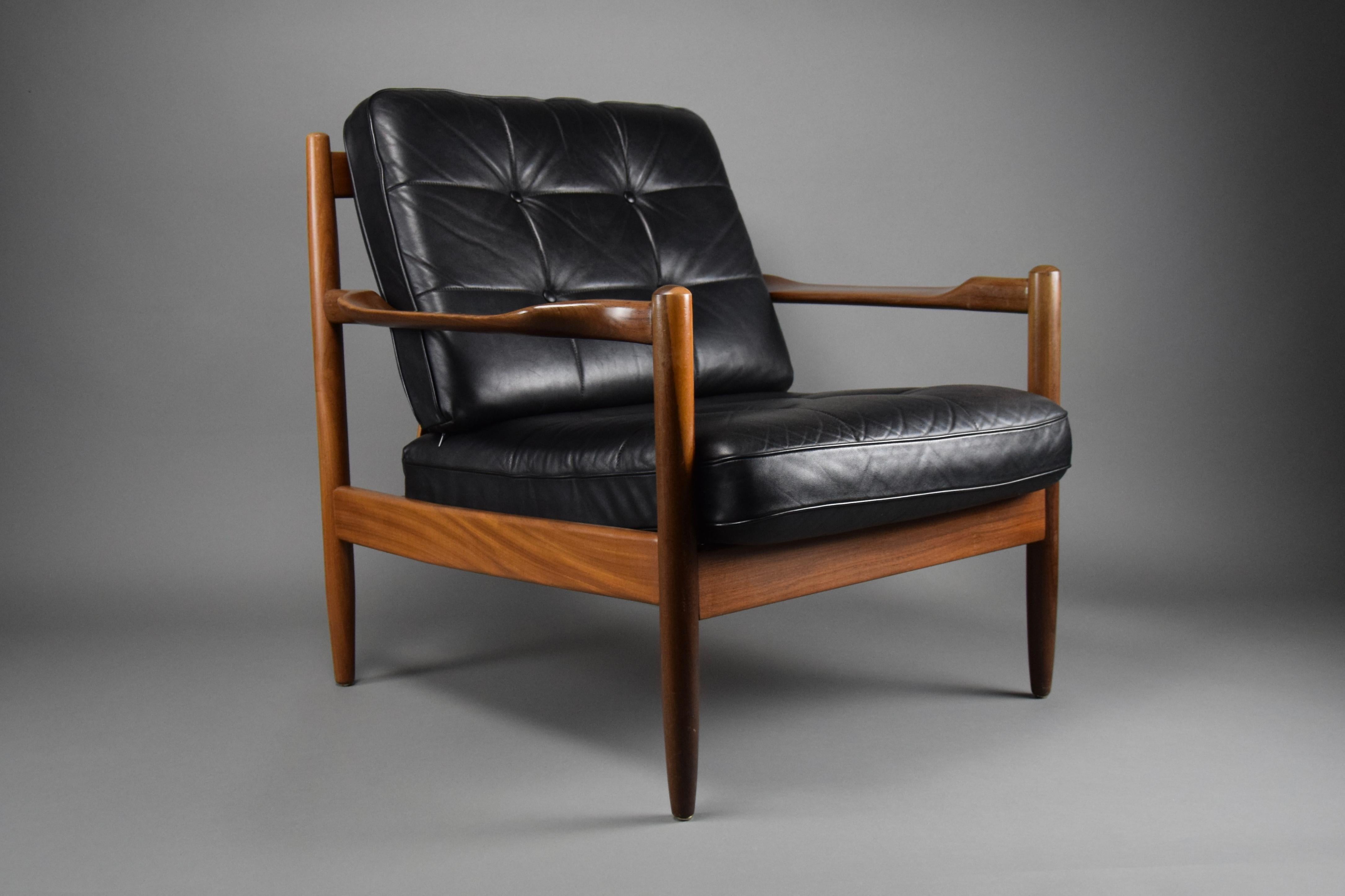 Black Leather Wooden Frame Mid Century Lounge Chair For Sale 1