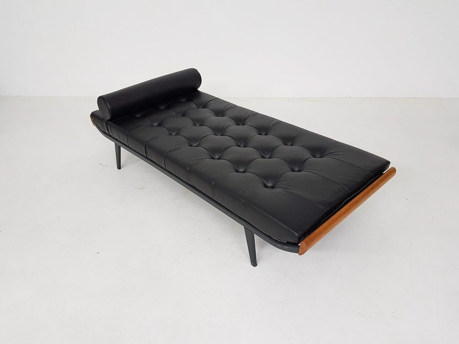 Black leatherette daybed model 