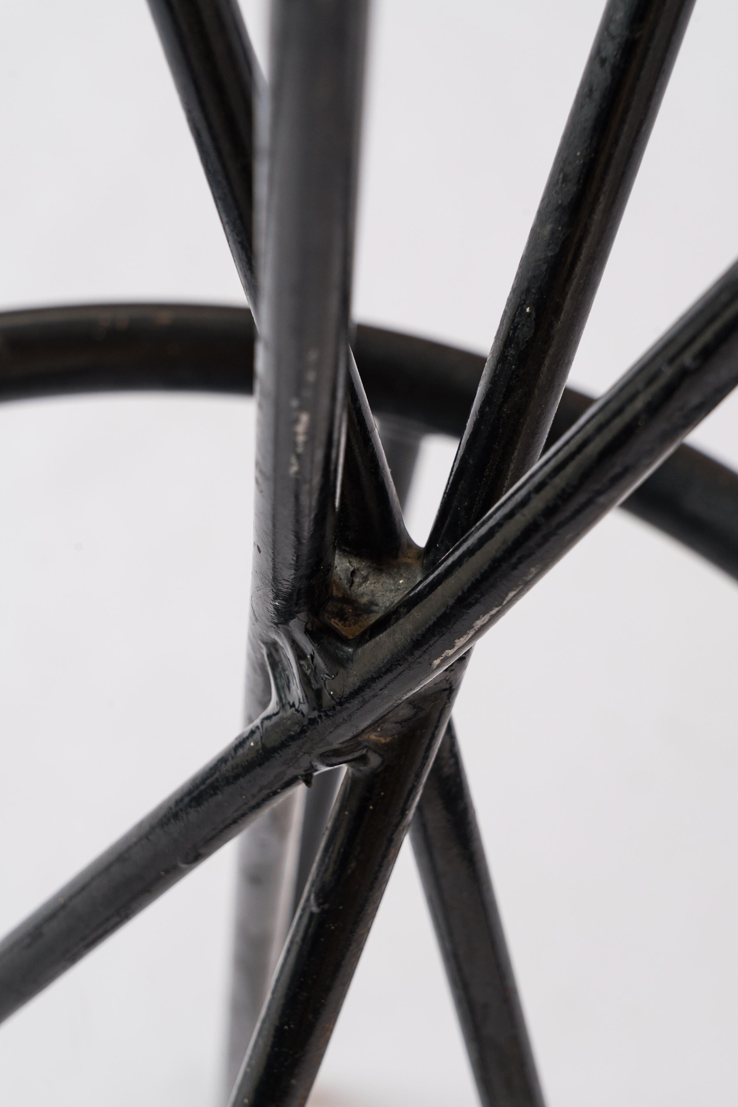 Sgabello CM127 in similpelle nera e acciaio di Thonet - anni '60 In condizioni discrete in vendita a New York, NY