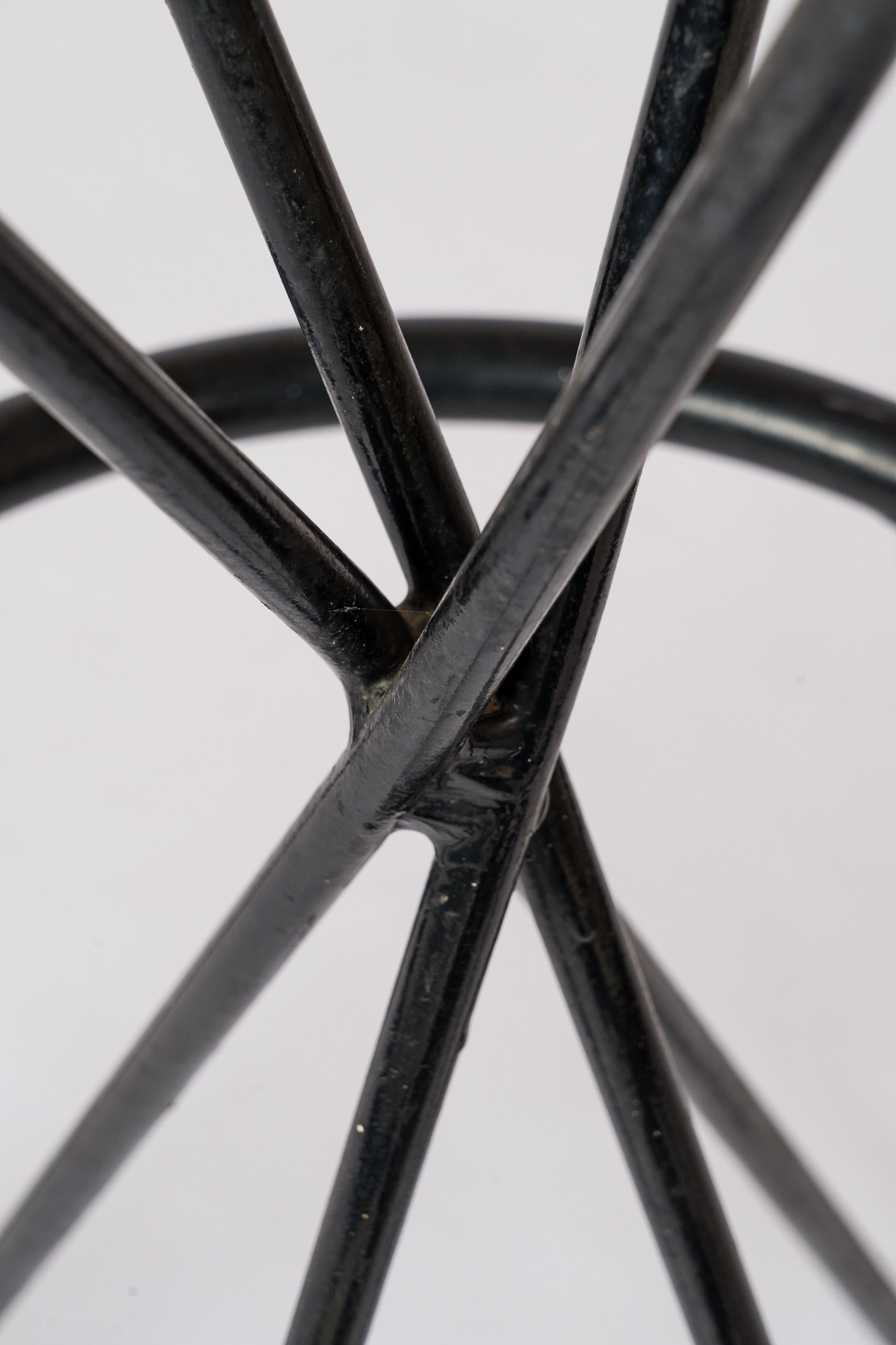 Metà XX secolo Sgabello CM127 in similpelle nera e acciaio di Thonet - anni '60 in vendita