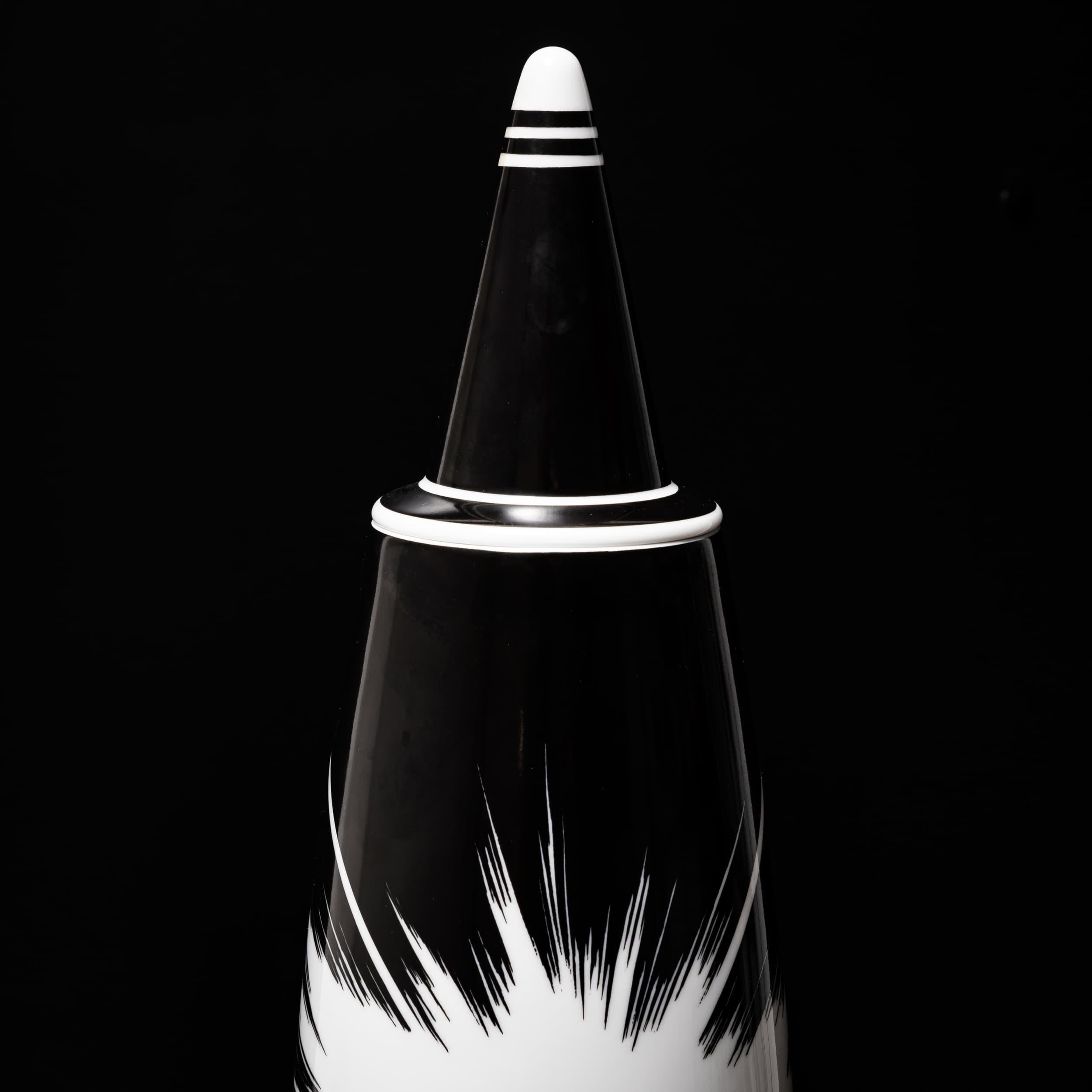 Schwarze Vase mit Deckel Nr. 36 von Alessandro Mendini für Alessi, Deutschland (20. Jahrhundert) im Angebot